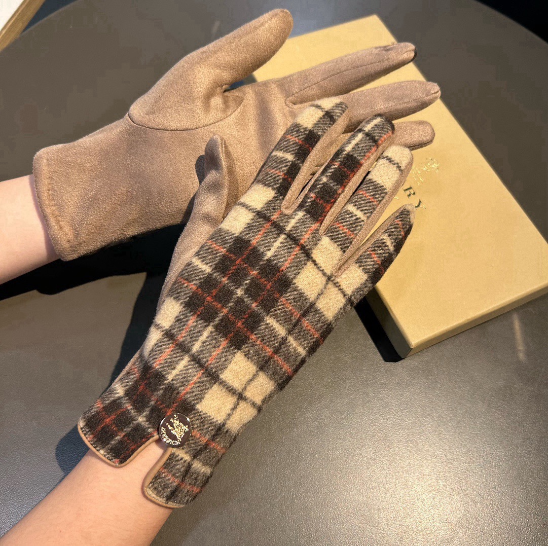 巴宝莉BURBERRY 专柜新品羊毛手套，时尚手套，秋冬保暖加绒内里，经典格子，上手超舒适柔软、百搭！均码