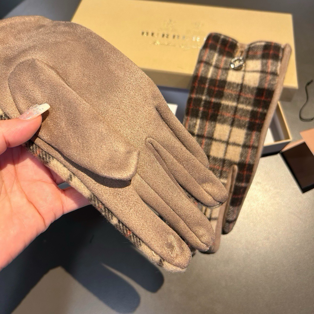 巴宝莉BURBERRY 专柜新品羊毛手套，时尚手套，秋冬保暖加绒内里，经典格子，上手超舒适柔软、百搭！均码