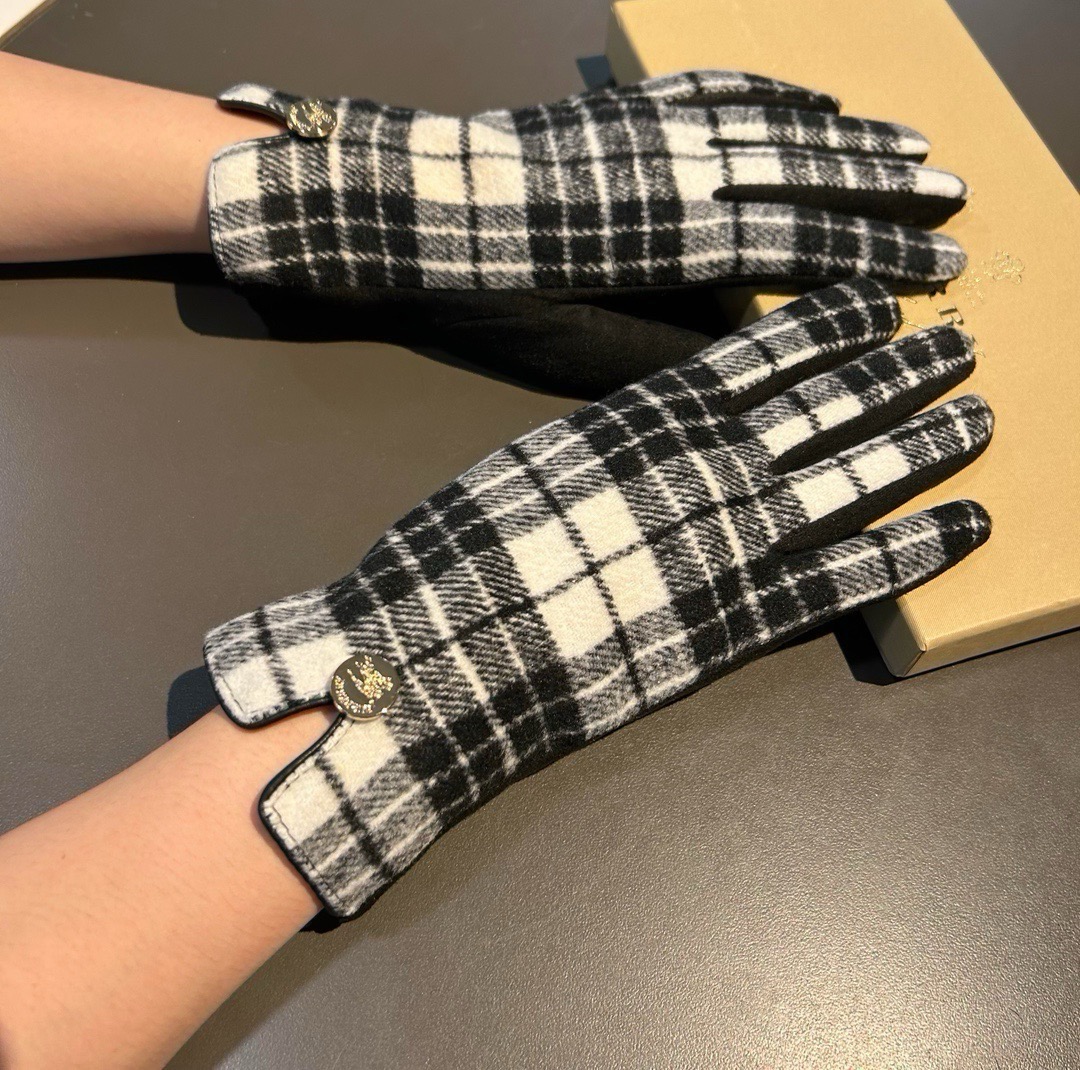 巴宝莉BURBERRY 专柜新品羊毛手套，时尚手套，秋冬保暖加绒内里，经典格子，上手超舒适柔软、百搭！均码