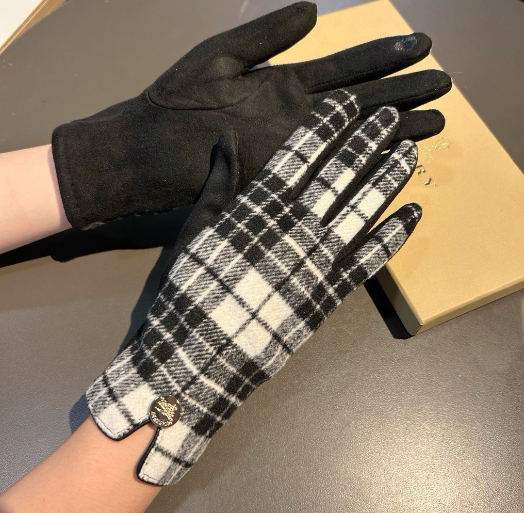 巴宝莉BURBERRY 专柜新品羊毛手套，时尚手套，秋冬保暖加绒内里，经典格子，上手超舒适柔软、百搭！均码