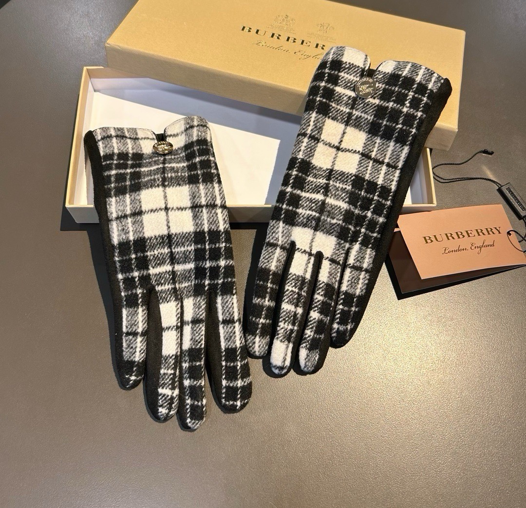 巴宝莉BURBERRY 专柜新品羊毛手套，时尚手套，秋冬保暖加绒内里，经典格子，上手超舒适柔软、百搭！均码