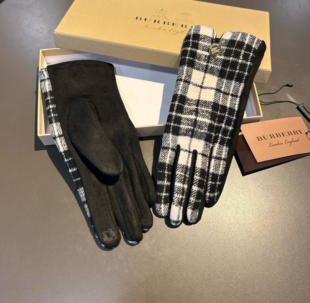 巴宝莉BURBERRY 专柜新品羊毛手套，时尚手套，秋冬保暖加绒内里，经典格子，上手超舒适柔软、百搭！均码