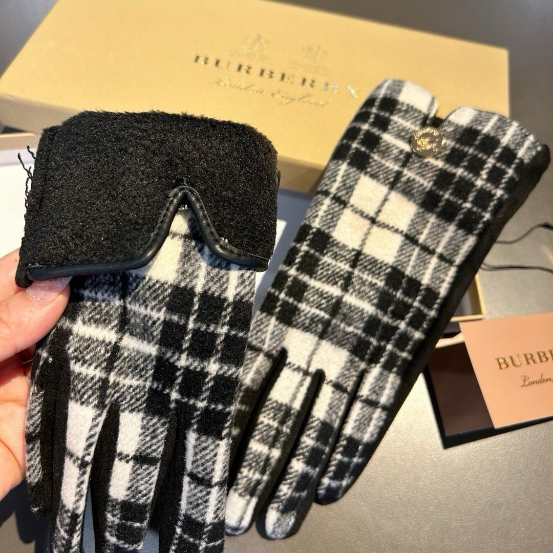 巴宝莉BURBERRY 专柜新品羊毛手套，时尚手套，秋冬保暖加绒内里，经典格子，上手超舒适柔软、百搭！均码