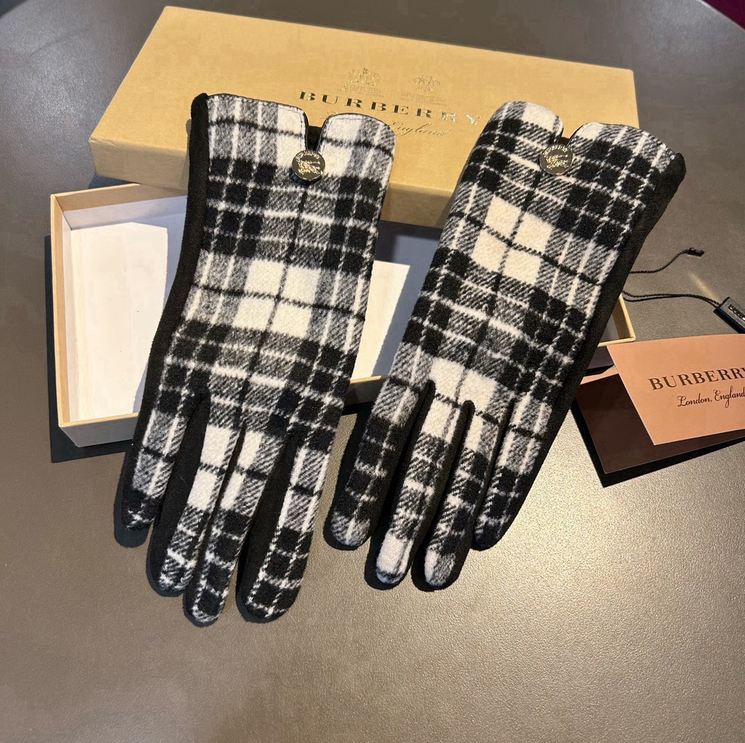 巴宝莉BURBERRY 专柜新品羊毛手套，时尚手套，秋冬保暖加绒内里，经典格子，上手超舒适柔软、百搭！均码