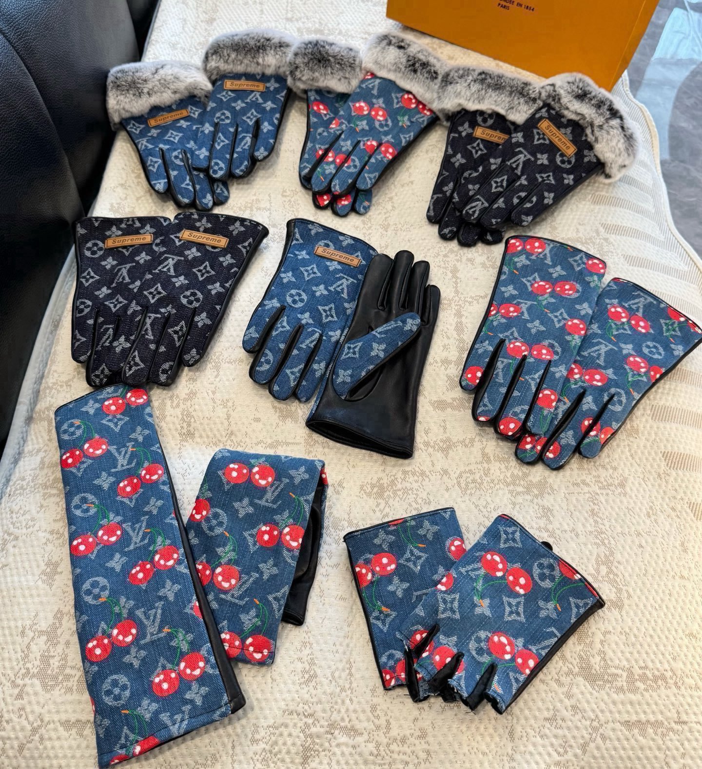 2026🧤LV新品樱桃🍒牛仔配皮手套，时尚机车🚗手套，秋冬新品布内里，时尚🌺上手超舒适柔软、百搭！集美女神必备🌹配盒子🎁