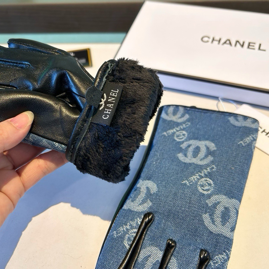 2026🧤LV新品牛仔配皮手套，时尚机车🚗手套，秋冬新品布内里，时尚🌺上手超舒适柔软、百搭！集美女神必备🌹配盒子🎁码数M
