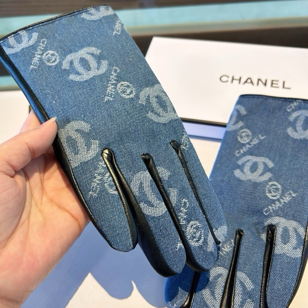 2026🧤LV新品牛仔配皮手套，时尚机车🚗手套，秋冬新品布内里，时尚🌺上手超舒适柔软、百搭！集美女神必备🌹配盒子🎁码数M