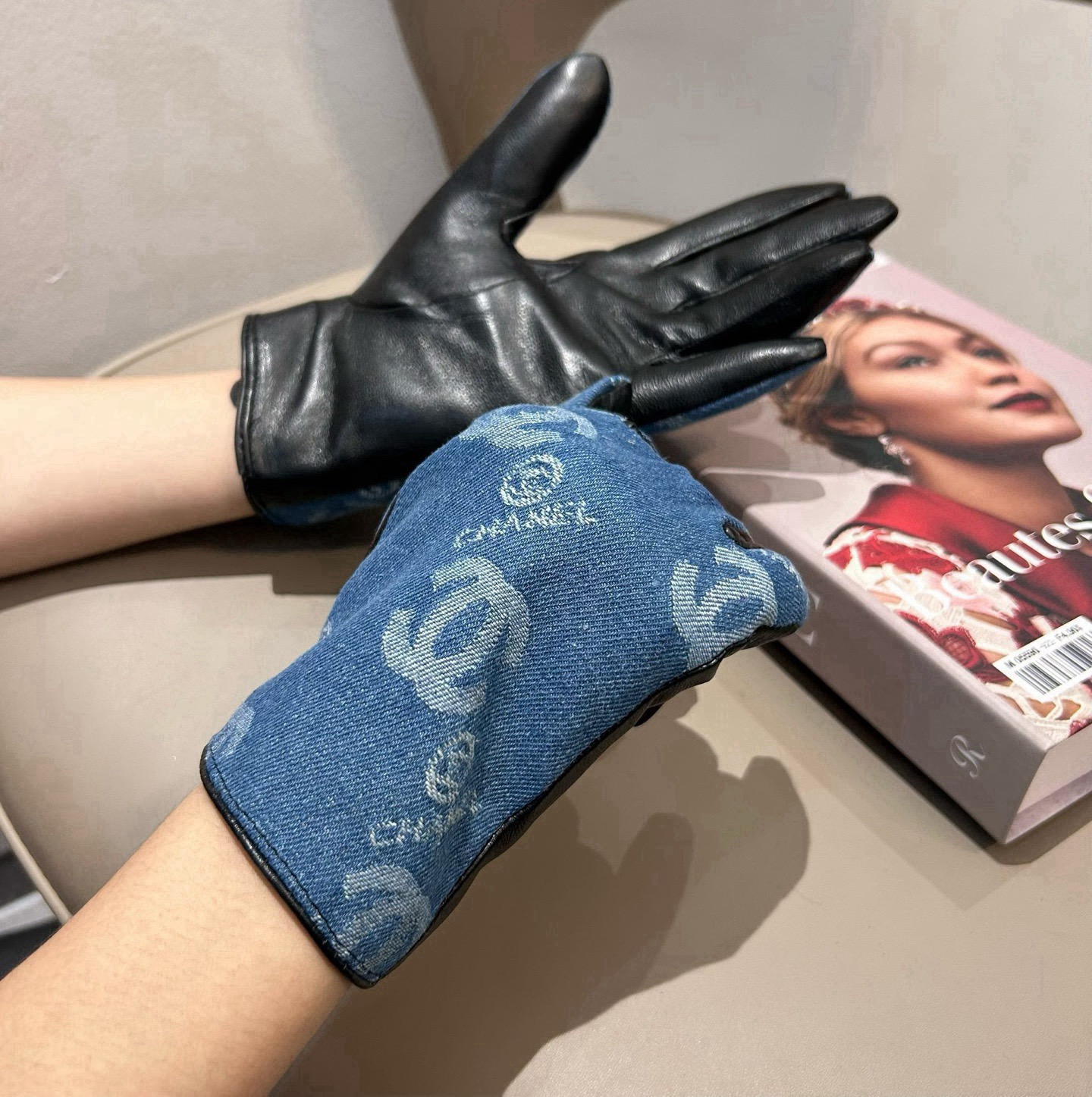2026🧤LV新品牛仔配皮手套，时尚机车🚗手套，秋冬新品布内里，时尚🌺上手超舒适柔软、百搭！集美女神必备🌹配盒子🎁码数M