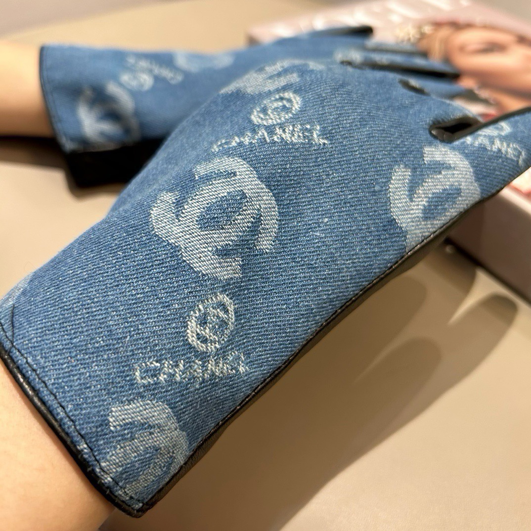 2026🧤LV新品牛仔配皮手套，时尚机车🚗手套，秋冬新品布内里，时尚🌺上手超舒适柔软、百搭！集美女神必备🌹配盒子🎁码数M