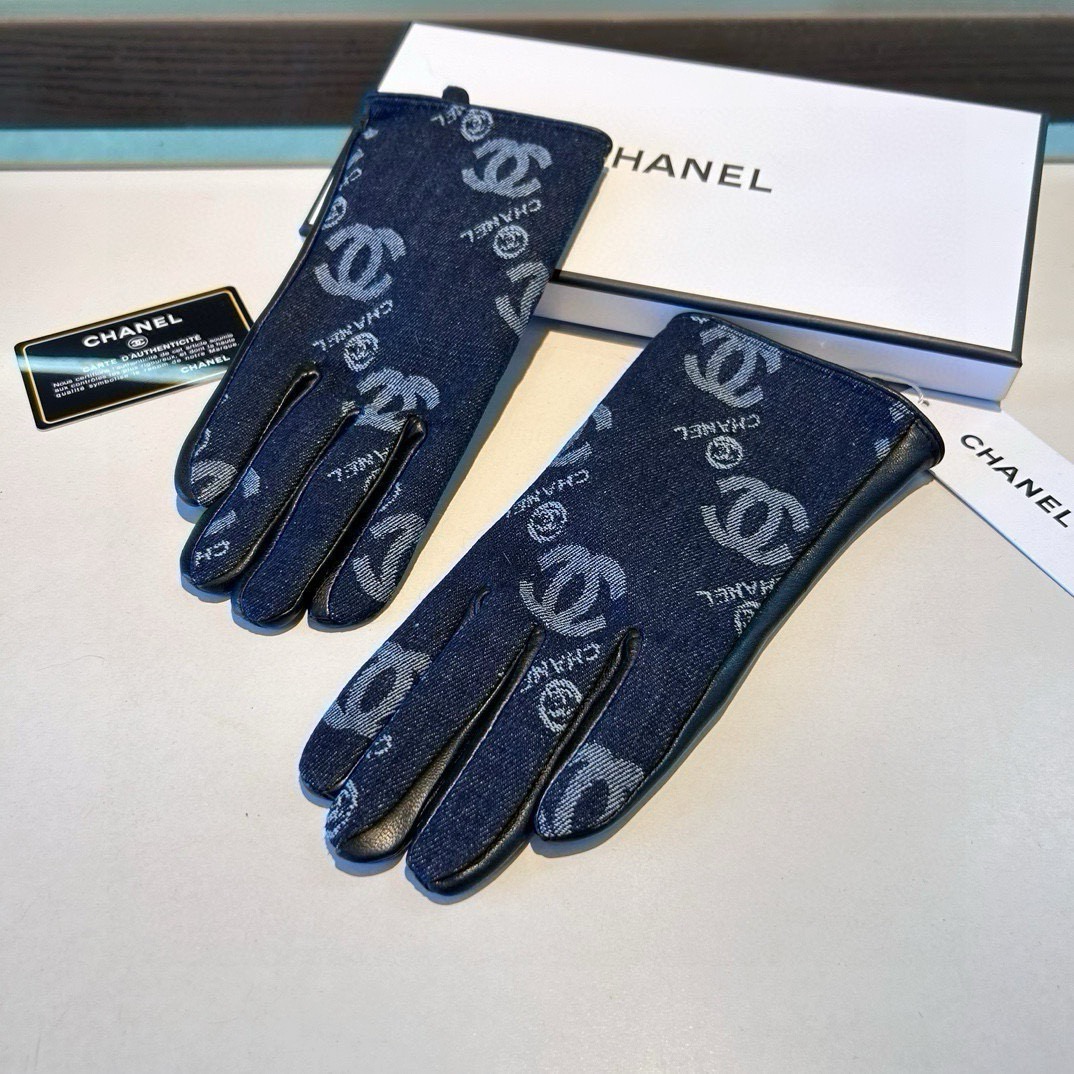 2026🧤LV新品牛仔配皮手套，时尚机车🚗手套，秋冬新品布内里，时尚🌺上手超舒适柔软、百搭！集美女神必备🌹配盒子🎁码数M