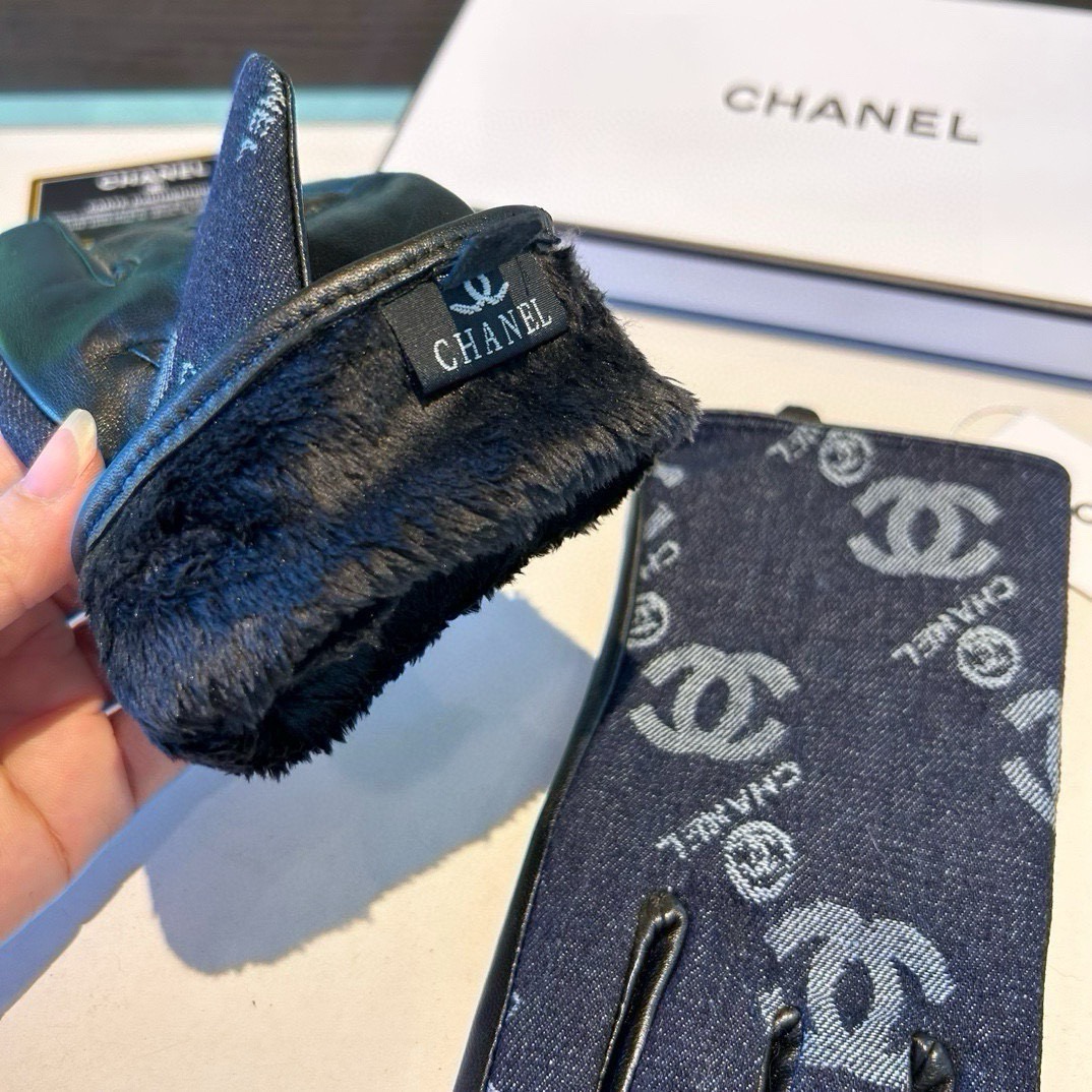 2026🧤LV新品牛仔配皮手套，时尚机车🚗手套，秋冬新品布内里，时尚🌺上手超舒适柔软、百搭！集美女神必备🌹配盒子🎁码数M