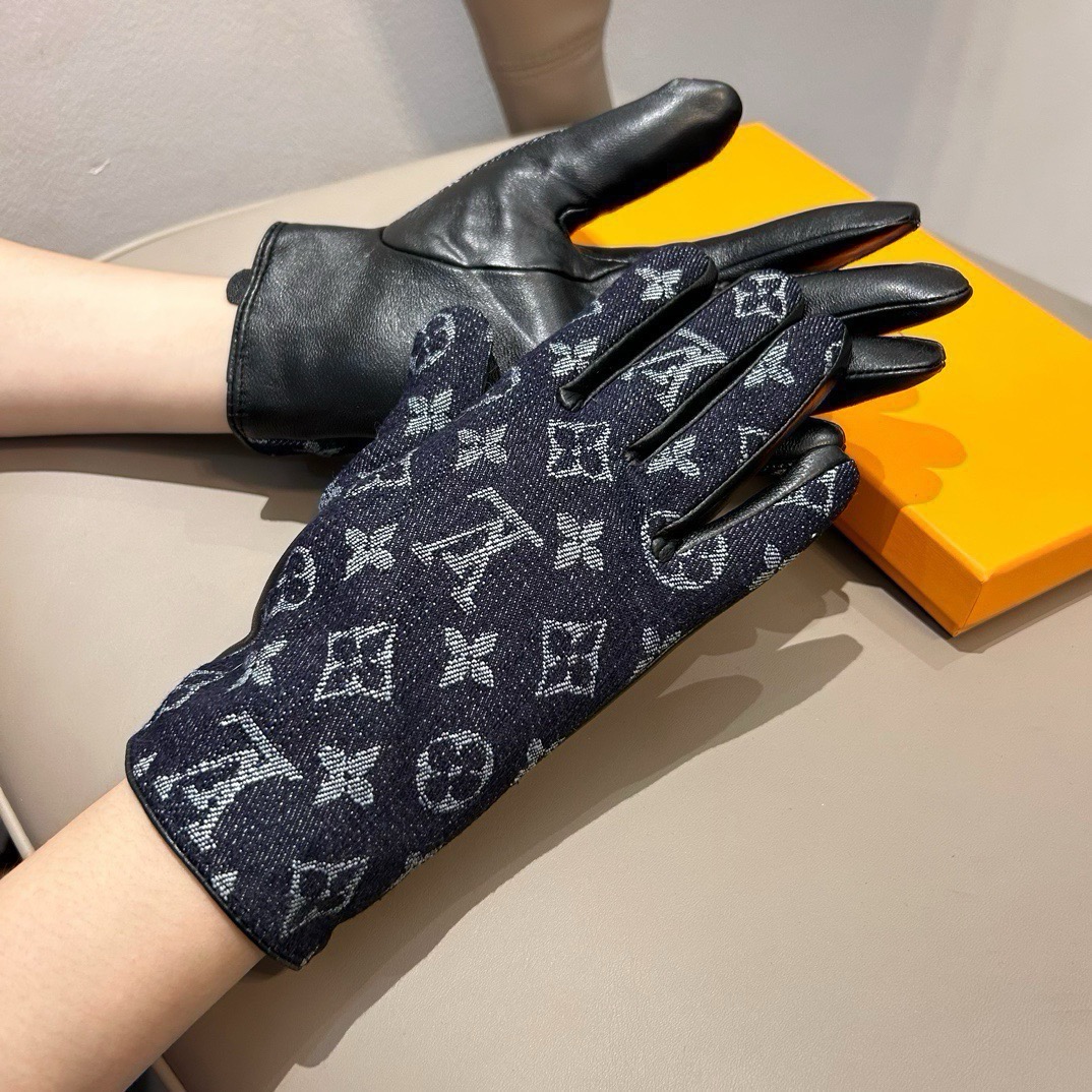 2026🧤LV新品牛仔配皮手套，时尚机车🚗手套，秋冬新品布内里，时尚🌺上手超舒适柔软、百搭！集美女神必备🌹配盒子🎁码数M
