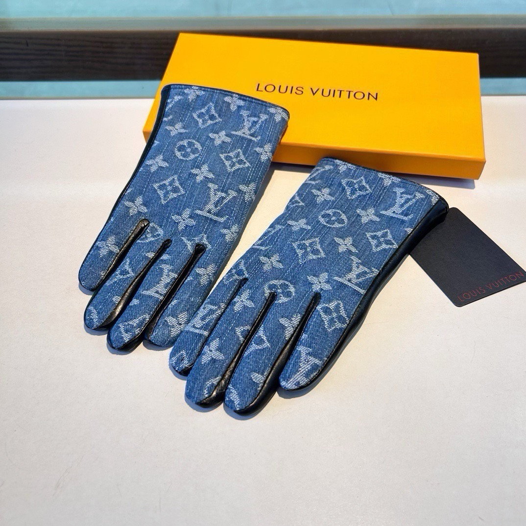 2026🧤LV新品牛仔配皮手套，时尚机车🚗手套，秋冬新品布内里，时尚🌺上手超舒适柔软、百搭！集美女神必备🌹配盒子🎁码数M