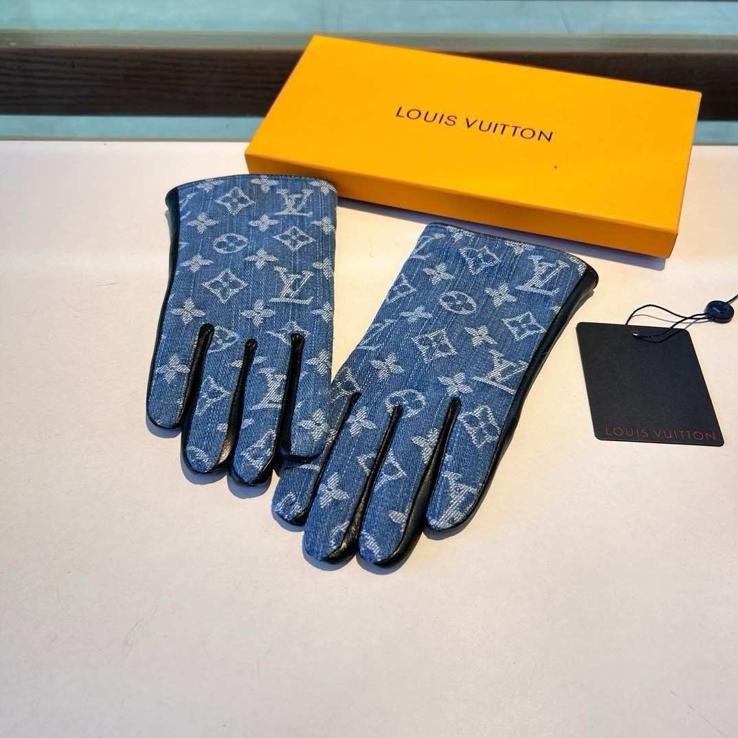 2026🧤LV新品牛仔配皮手套，时尚机车🚗手套，秋冬新品布内里，时尚🌺上手超舒适柔软、百搭！集美女神必备🌹配盒子🎁码数M