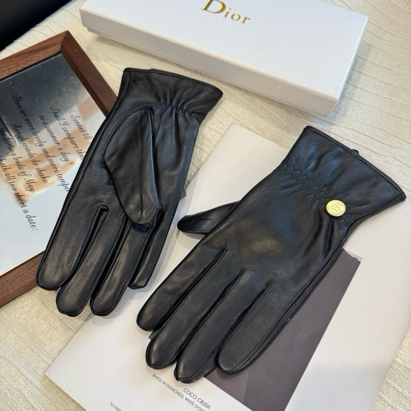 新款独家首发‼️触屏手套 Dior迪奥【原单品质】官网同步女士新款高档羊皮手套🎉🎉女神集美们首选 不可错过💁💁百分百选用