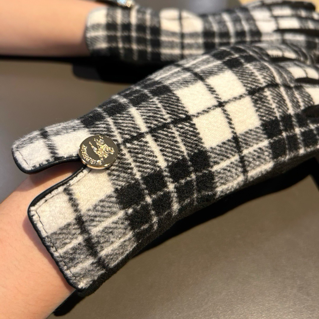 巴宝莉BURBERRY 专柜新品羊毛手套，时尚手套，秋冬保暖加绒内里，经典格子，上手超舒适柔软、百搭！均码