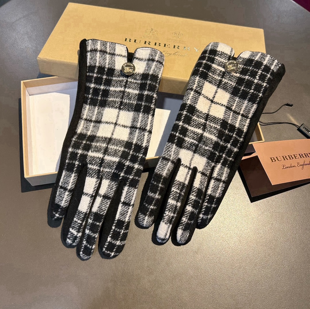 巴宝莉BURBERRY 专柜新品羊毛手套，时尚手套，秋冬保暖加绒内里，经典格子，上手超舒适柔软、百搭！均码