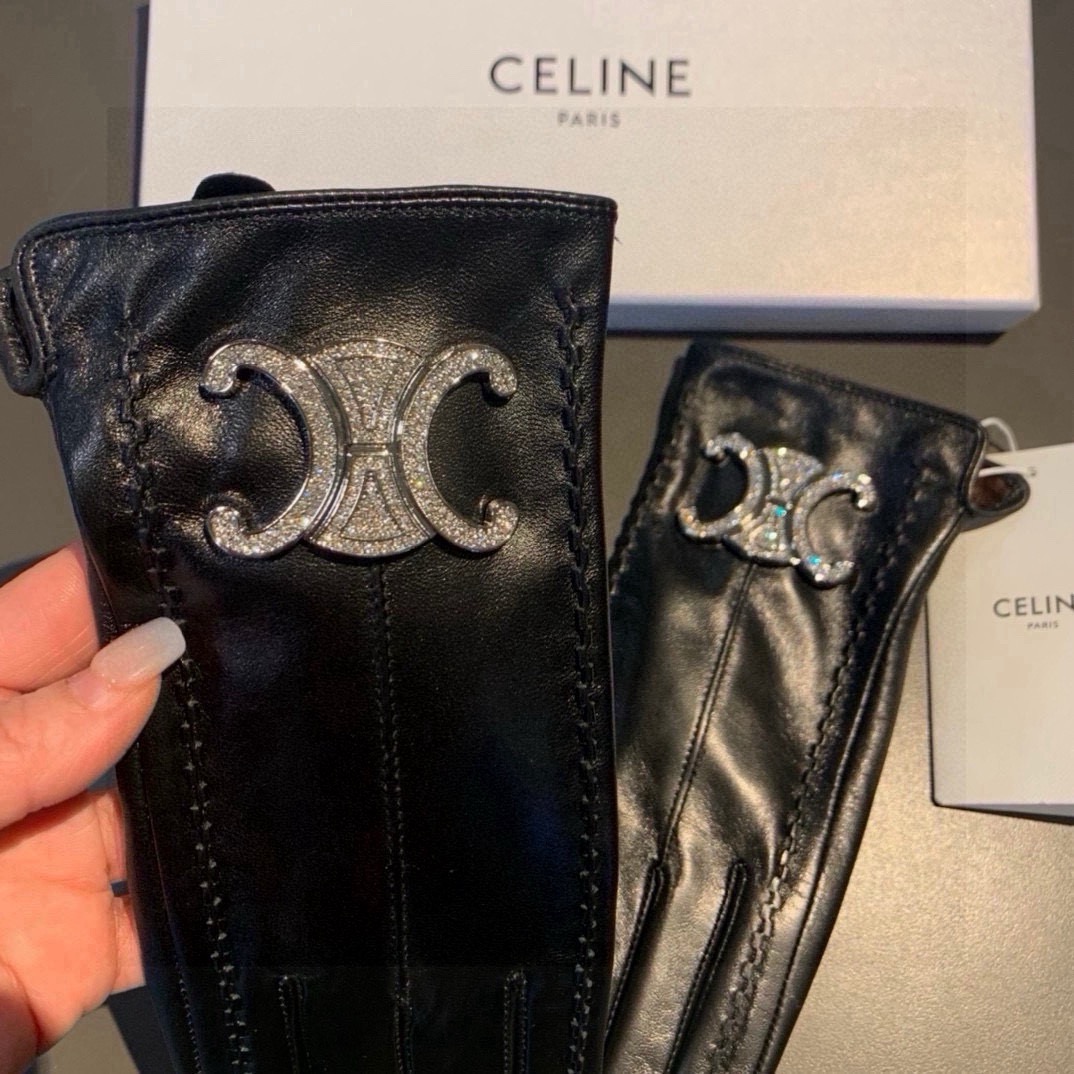 2026新款独家首发‼️触屏手套 CELINE赛琳🈵️钻(原单品质)官网同步女士新款高档羊皮手套🎉🎉女神首选 不可错过💁 2026新款独家首发‼️触屏手套 CELINE赛琳🈵️钻(原单品质)官网同步女士新款高档羊皮手套🎉🎉女神首选 不可错过💁
