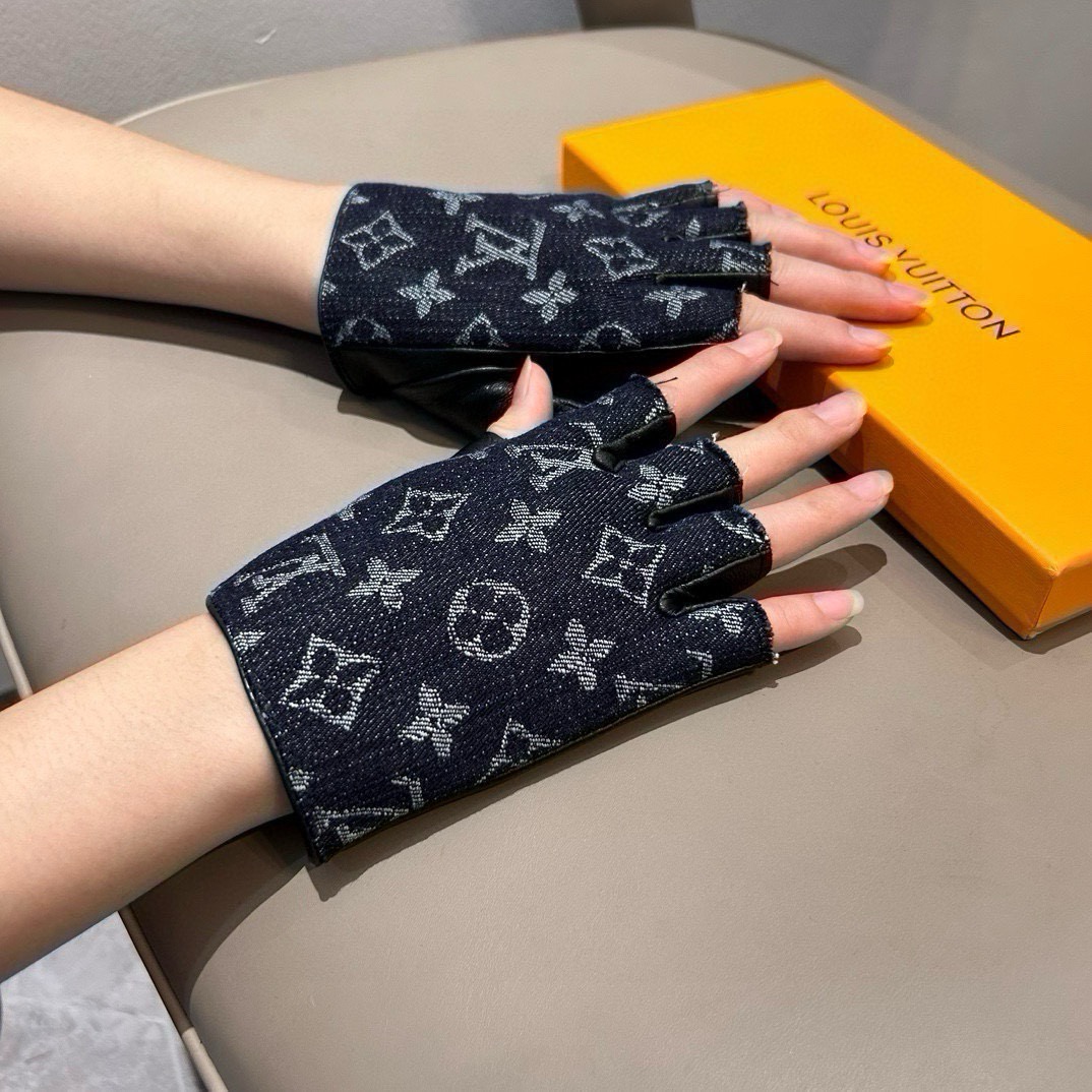 2026🧤LV新品短款牛仔配皮手套，时尚机车🚗手套，秋冬新品布内里，时尚🌺上手超舒适柔软、百搭！集美女神必备🌹配盒子🎁码