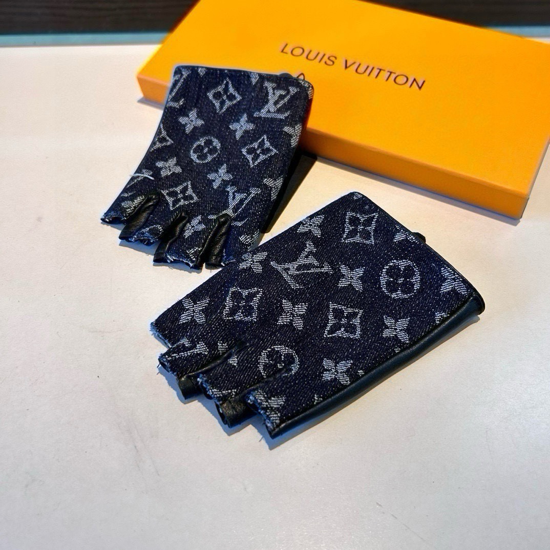 2026🧤LV新品短款牛仔配皮手套，时尚机车🚗手套，秋冬新品布内里，时尚🌺上手超舒适柔软、百搭！集美女神必备🌹配盒子🎁码