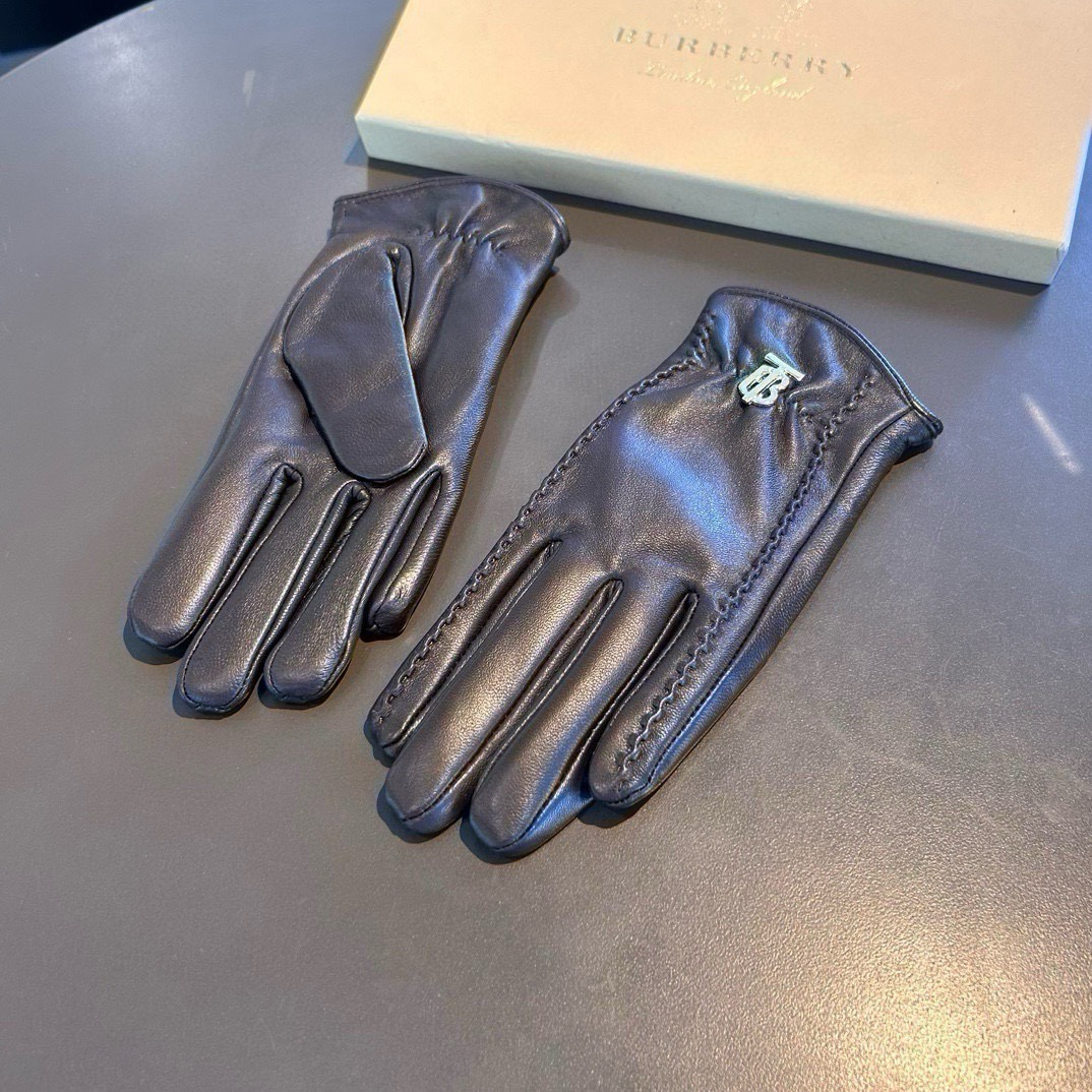 巴宝莉BURBERRY 专柜新品羊皮手套，时尚手套，秋冬保暖加绒内里，经典简洁💕上手超舒适柔软、百搭！码数ML