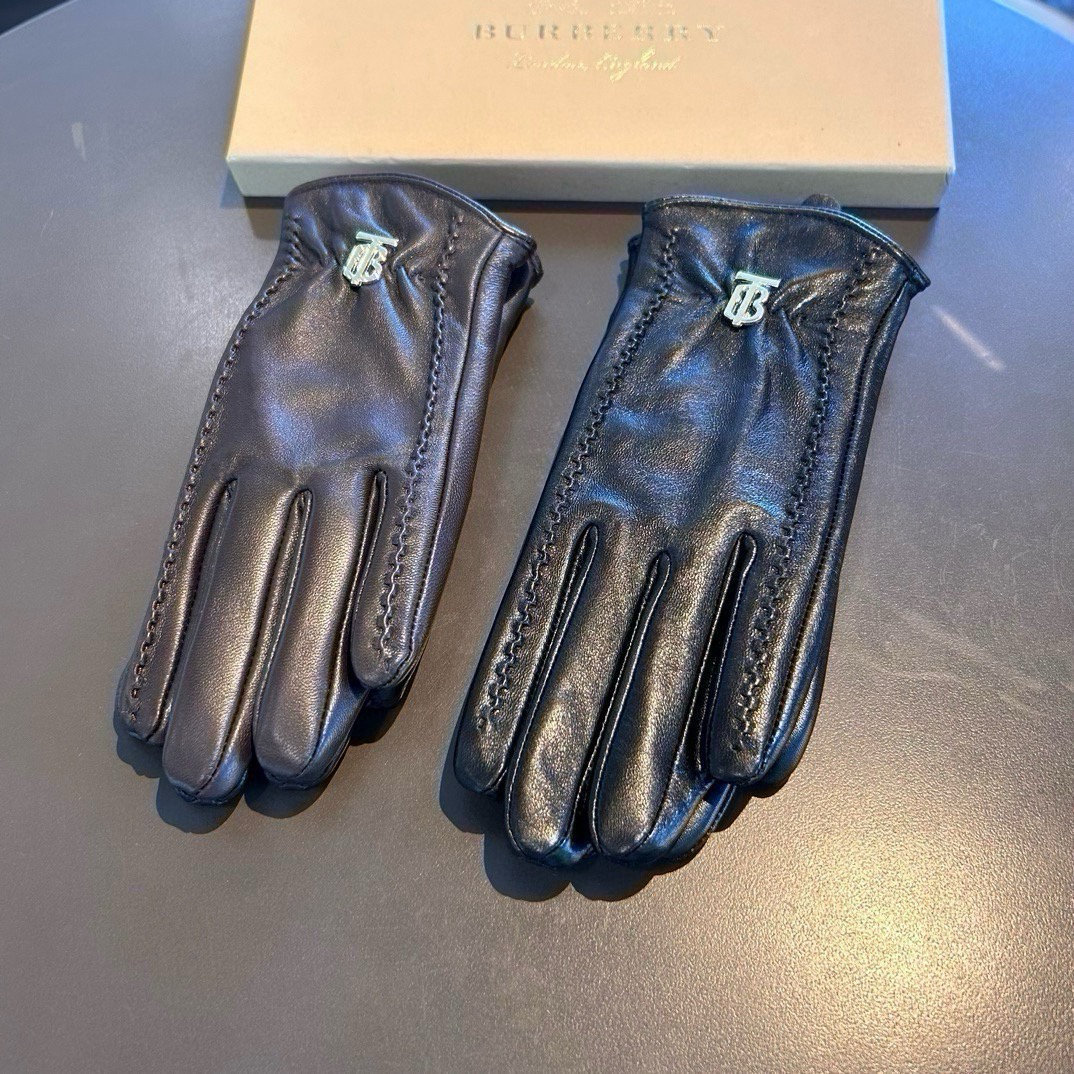 巴宝莉BURBERRY 专柜新品羊皮手套，时尚手套，秋冬保暖加绒内里，经典简洁💕上手超舒适柔软、百搭！码数ML