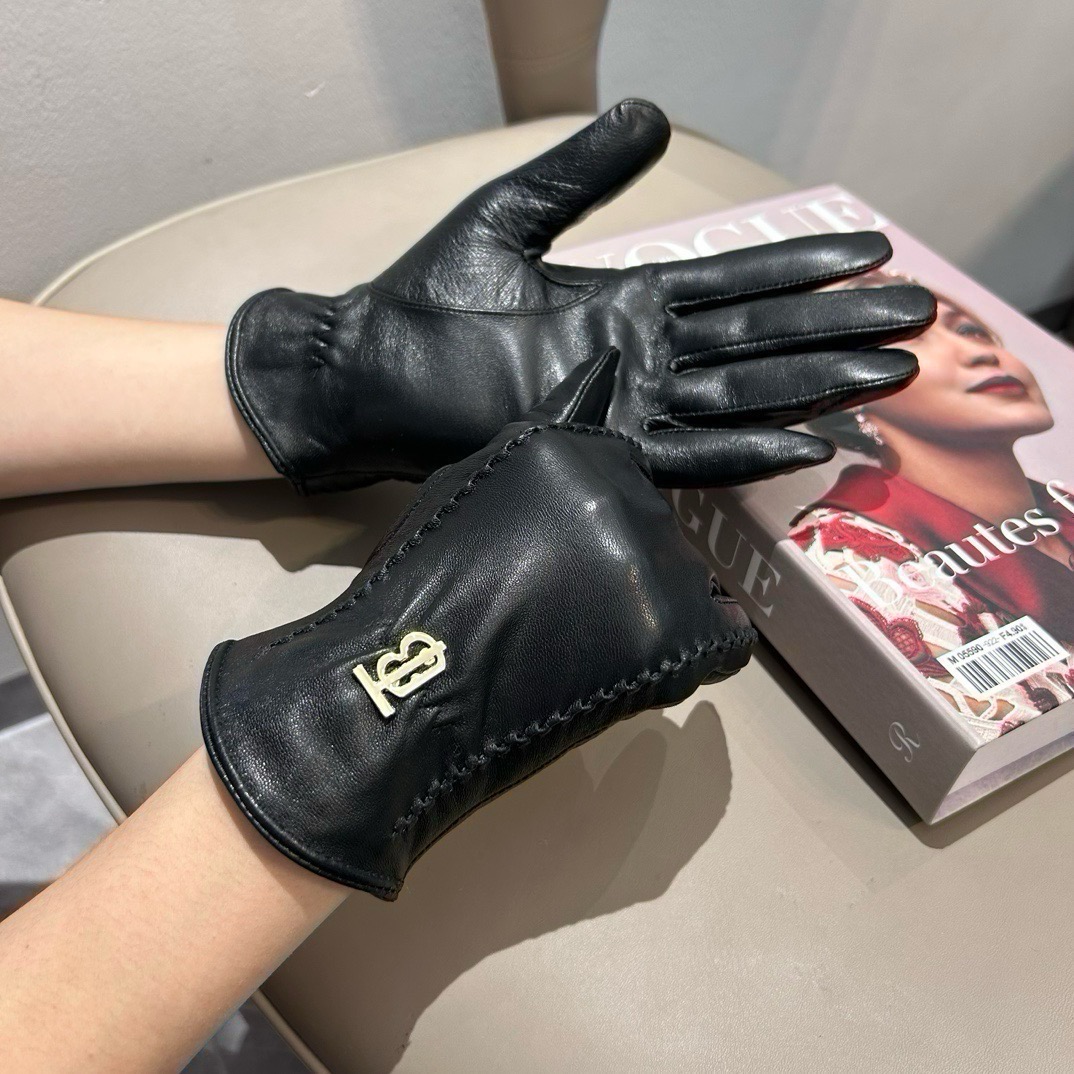 巴宝莉BURBERRY 专柜新品羊皮手套，时尚手套，秋冬保暖加绒内里，经典简洁💕上手超舒适柔软、百搭！码数ML