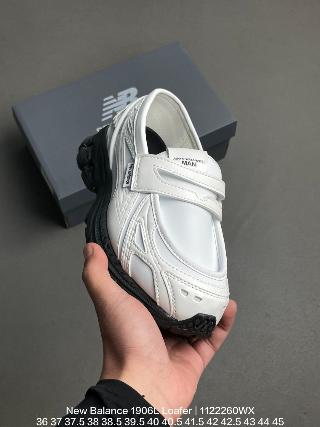 💰170
New Balance/新百伦 采用环保太空革拼接透气网眼衬垫织物鞋面材质，T-Beam大底提供足步弓支撑,保持步态稳定，后跟搭载外露缓震胶❗️复刻千禧美学,乐福鞋“换底”成为趋势!NB新百伦New Balance 1906L Loafer"Black Metallic Blue"乐福系列低帮混合复古老爹风休闲运动乐福鞋 

类型：男女鞋
码数：36 37 37.5 38 38.5 39.5 40 40.5 41.5 42 42.5 43 44 45
编码：1122260.WX