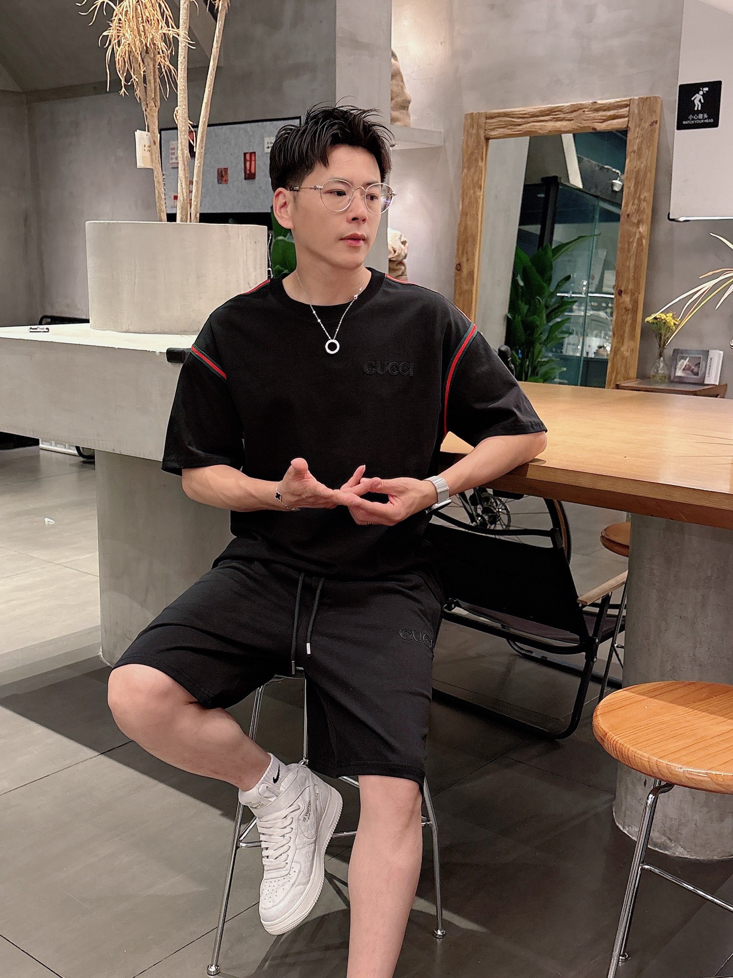 NO:159026,, Guqi fit style set version m-xxxl 25 early spring latest top-class classic double fabric splicing style metal triangle fusion heavy short-sleeved suit, high-end quality counter original single round collar assistance, top-level production multi-pocket craft imported fabric, unique design of the counter model, using imported high-end customized imported silk thread feels first-class!  Official website for sale!  Code number M-xxxl, T-shirt, alexander wang19860909,古琦合身版型套装版m-xxxl 25早春最新顶级经典双面料拼接款金属三角标融合重磅短袖套装,高端品质专柜原单圆领援助,顶级制作多口袋工艺进口面料,专柜款独特设计,采用进口高端订制进口丝线手感一流！官网在售！码数M-xxxl,,T-shirt,alexander wang,Men's clothing