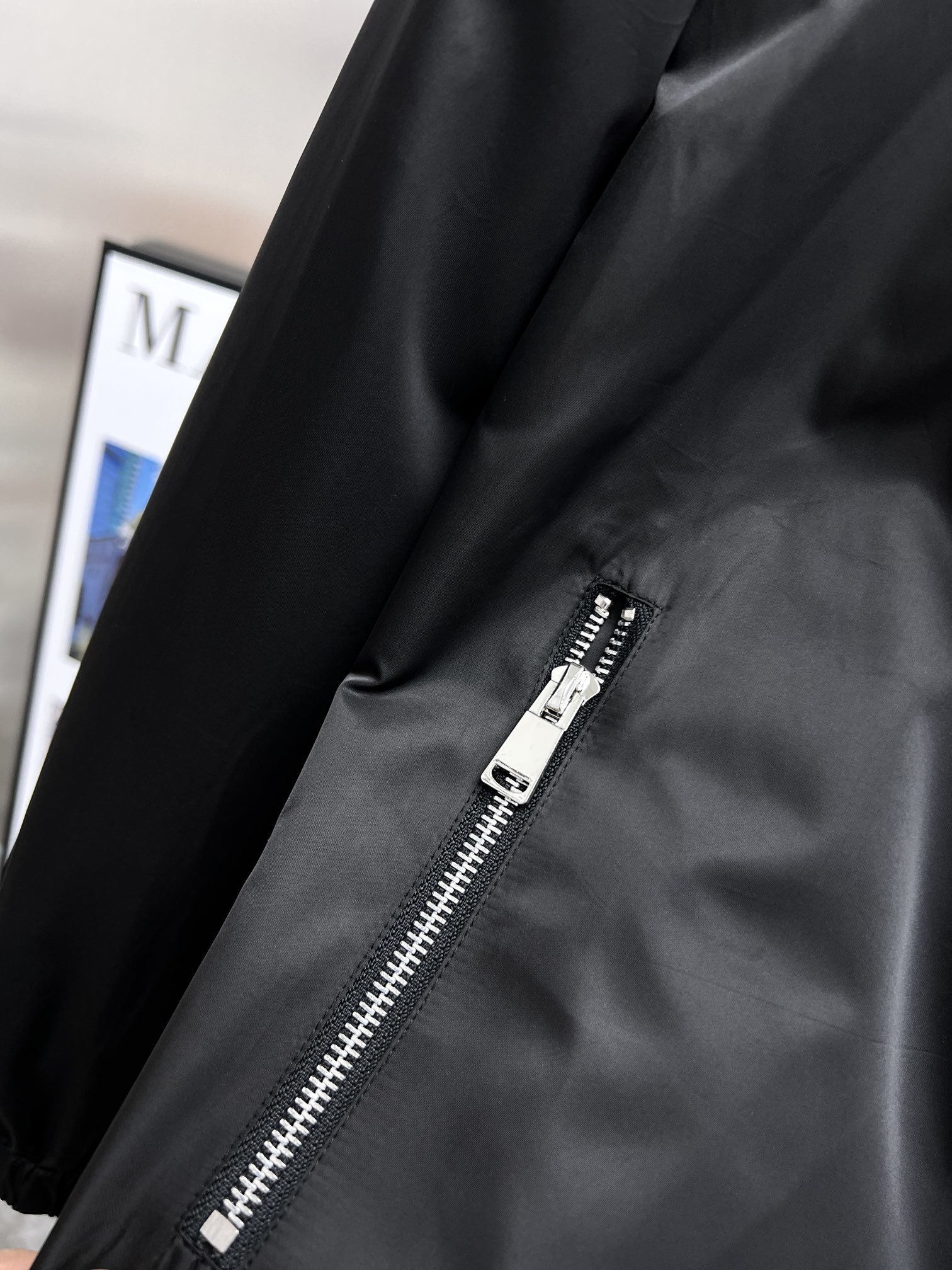 P迪奥Dior2023ss新款连帽夹克外套高端版本！专柜定制面料透气舒适度高细节无可挑剔品牌元素设计理念