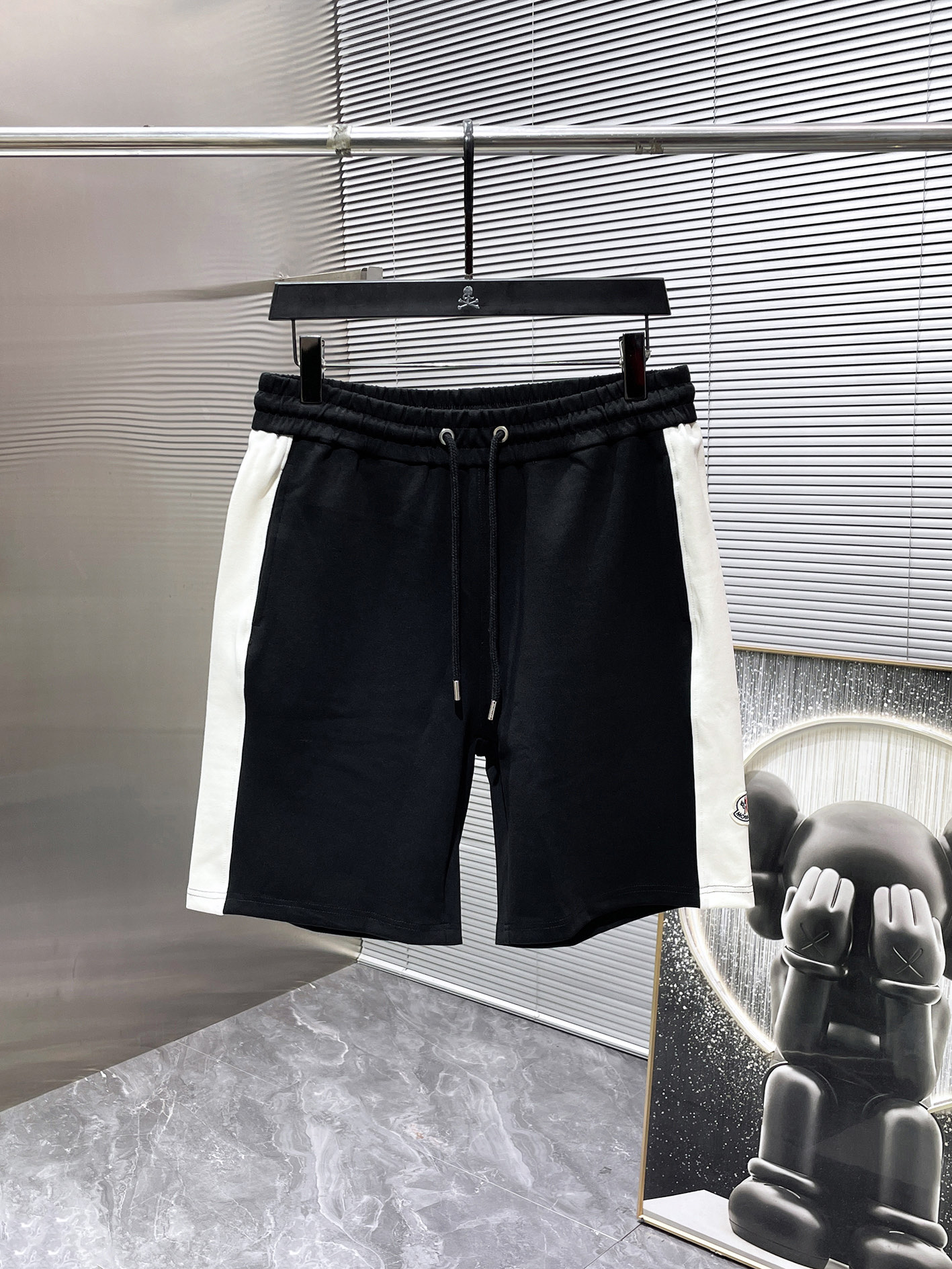 P105 Moncler 2026 primavera/verano nuevo modelo, pantalones casuales, shorts, versión de alta gama. Tejido personalizad…