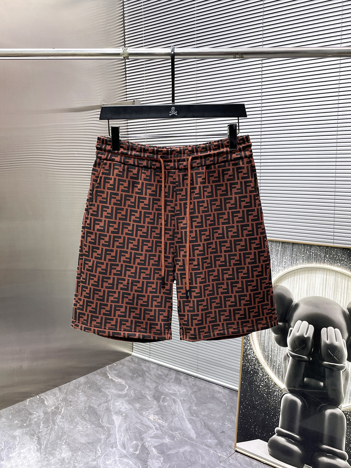 P105 Fendi fendi 2026 primavera/verano nueva colección, los últimos pantalones cortos casuales. El corte original es ca…