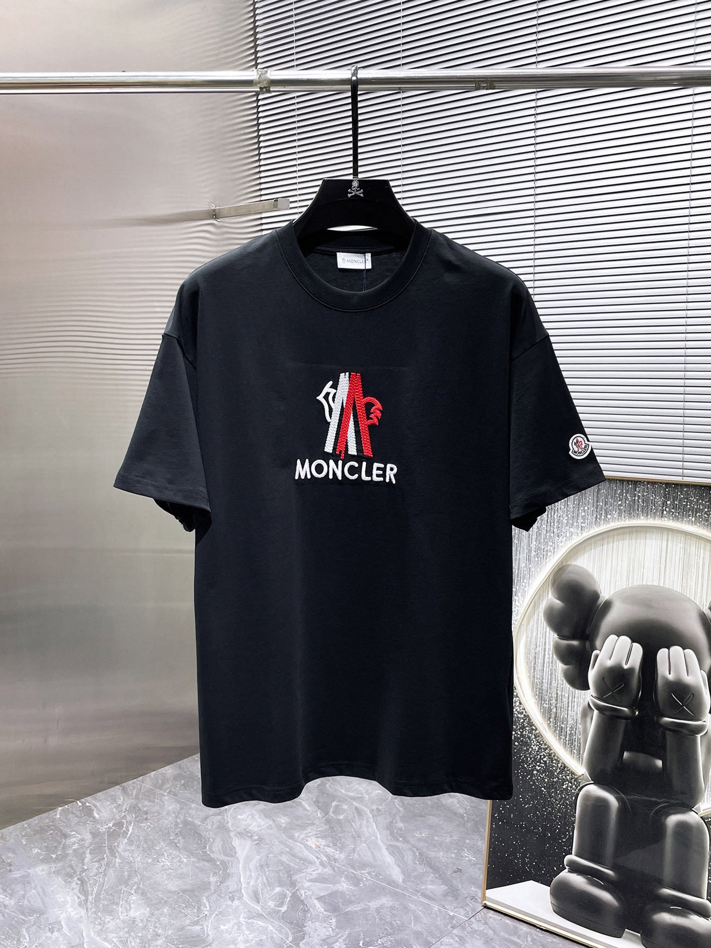 P90 Moncler 2026 SS nuevo modelo, camiseta de manga corta, cuello redondo, versión de alta gama. Tejido personalizado d…