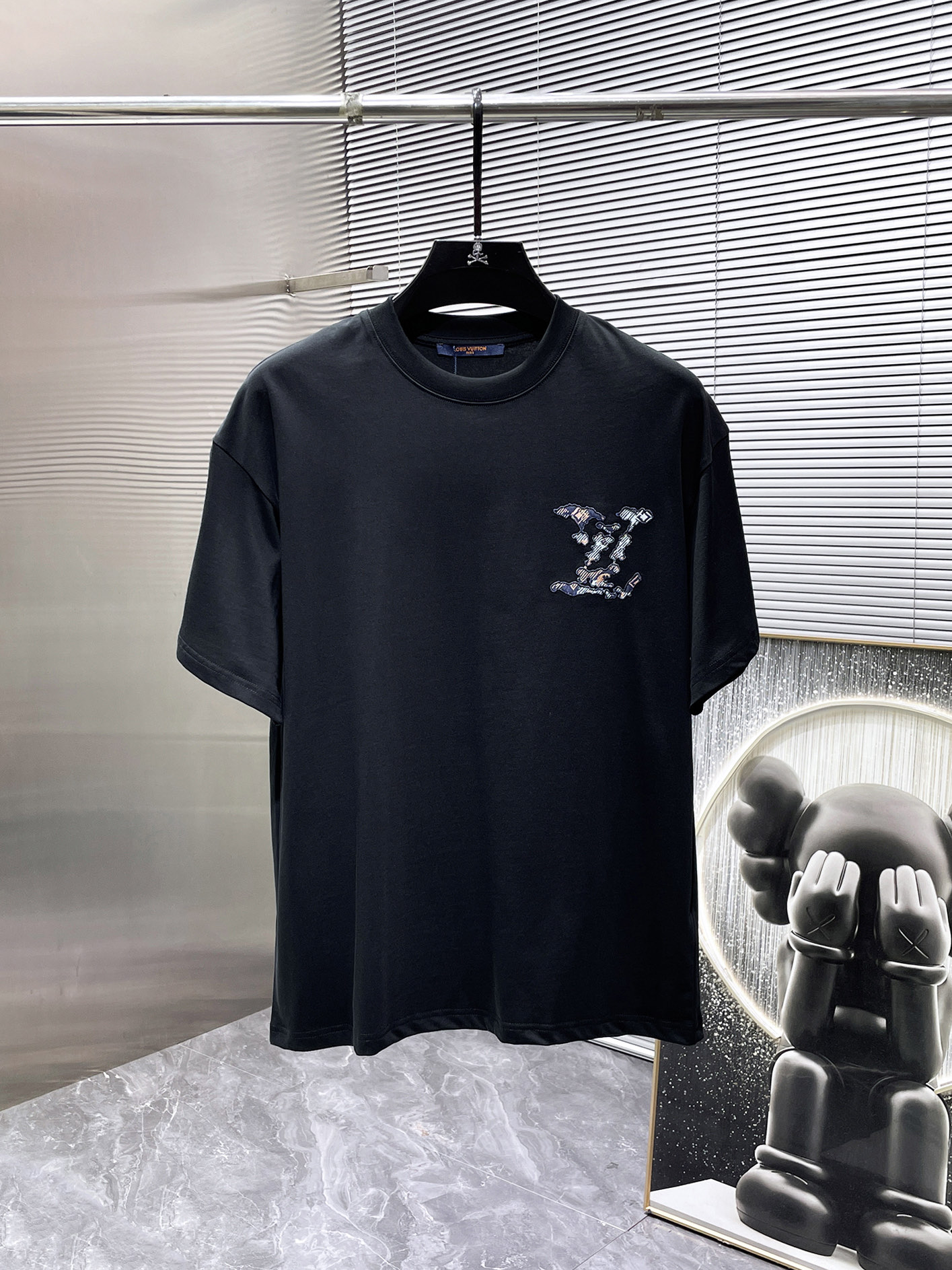P80 Luis Vuitton LV 2026 nuevo estilo, cuello redondo, manga corta, camiseta, versión de alta gama! Tela personalizada …