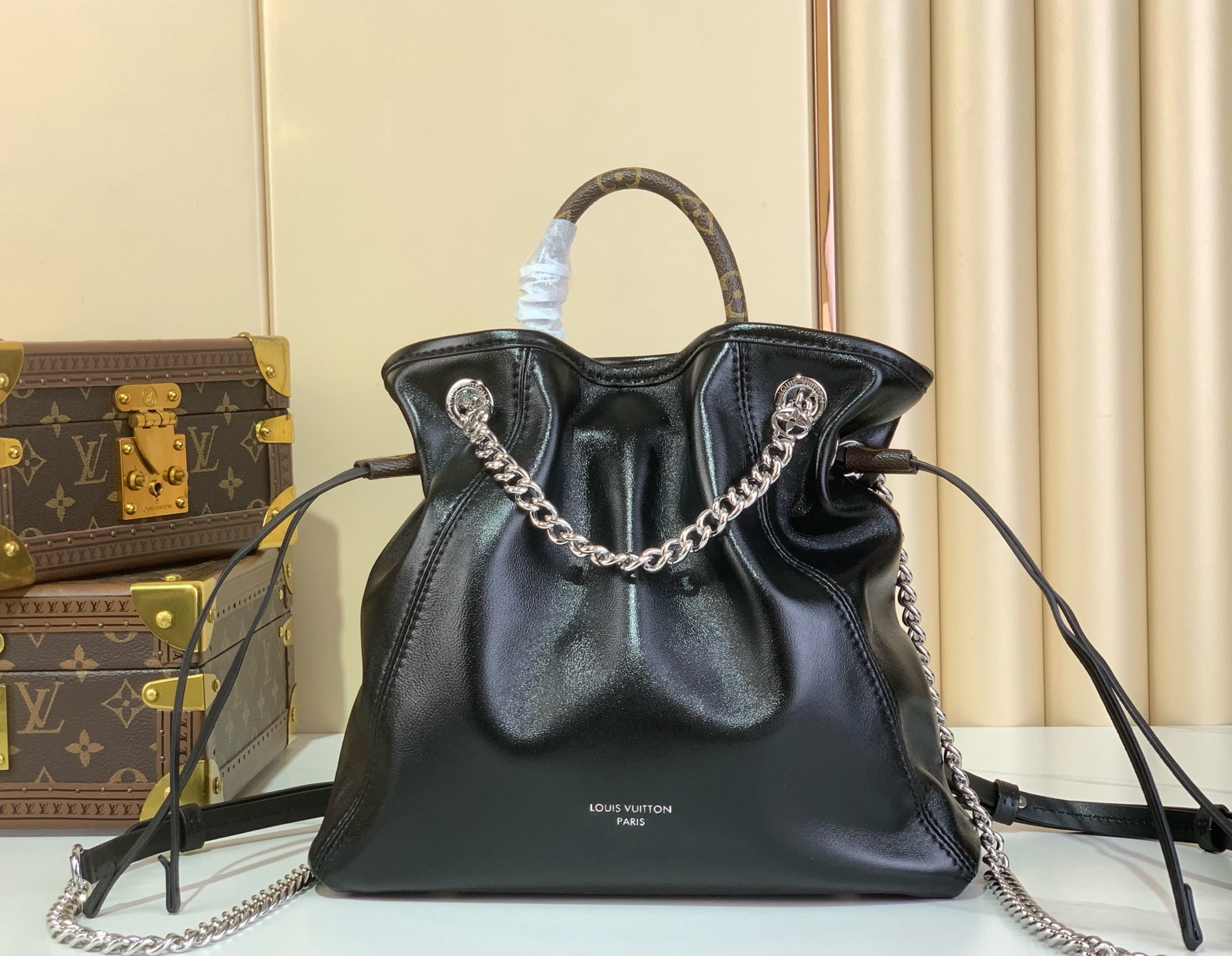 Louis Vuitton Off Duty Vibe Black Leather Backpack, 25 x 10 x 24 cm