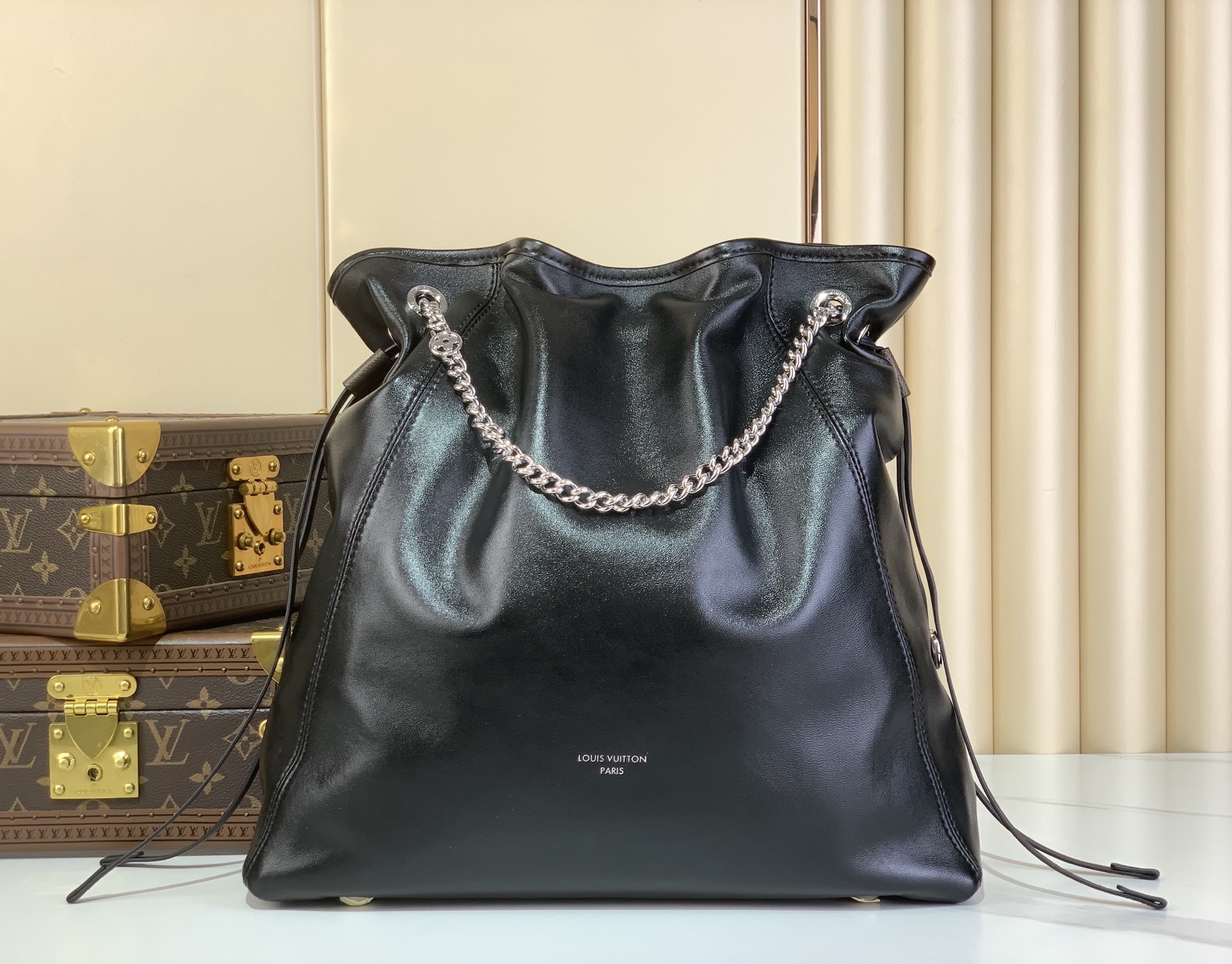 Louis Vuitton Off Duty Vibe Black Leather Medium Handbag - M25545