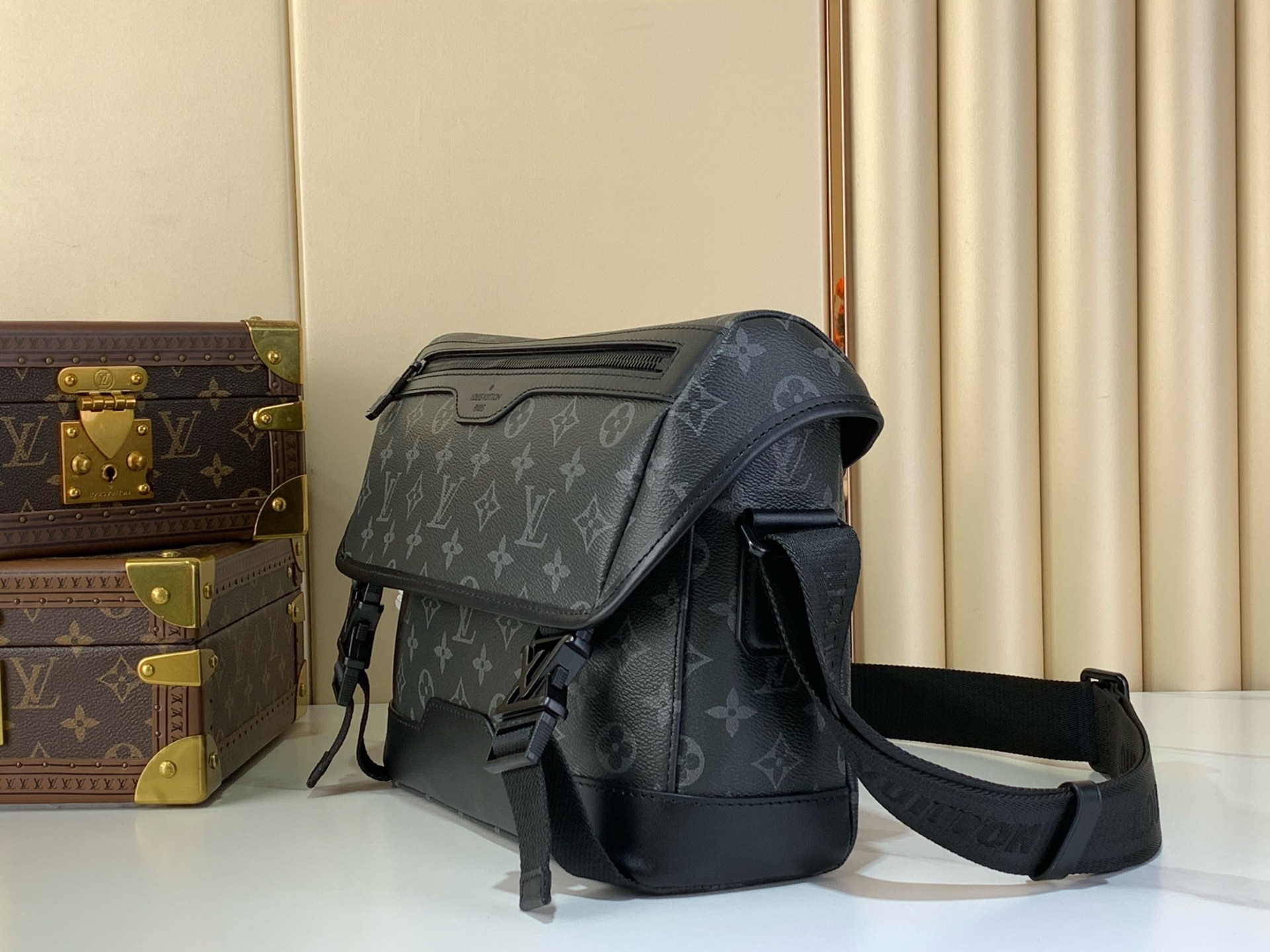 LV Style Black Canvas Messenger Bag Lookbook Reference image 2