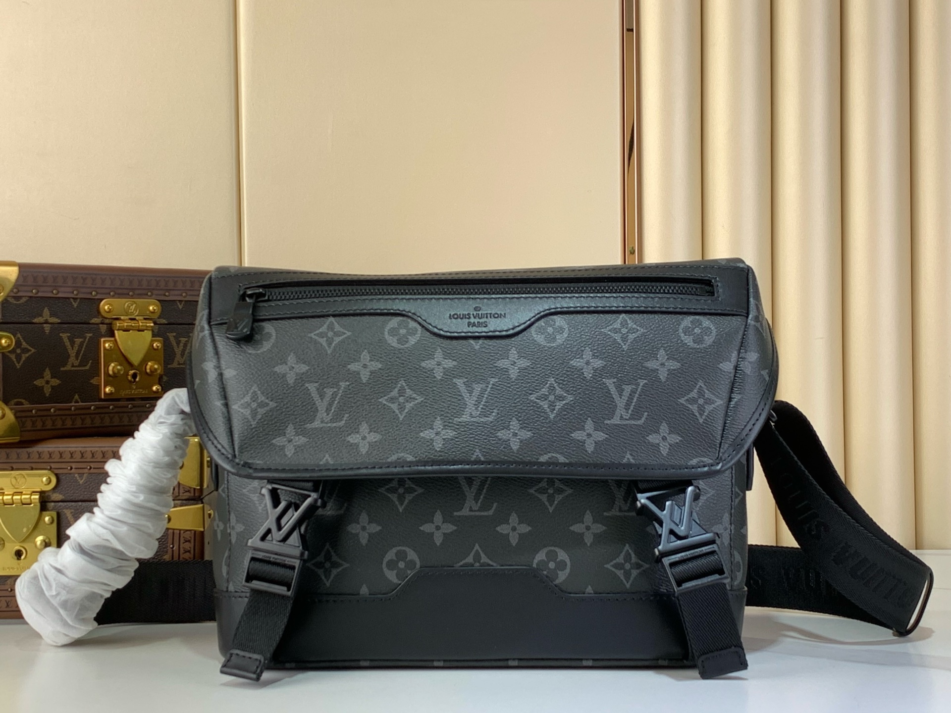 LV Style Black Canvas Messenger Bag Lookbook Reference image 1