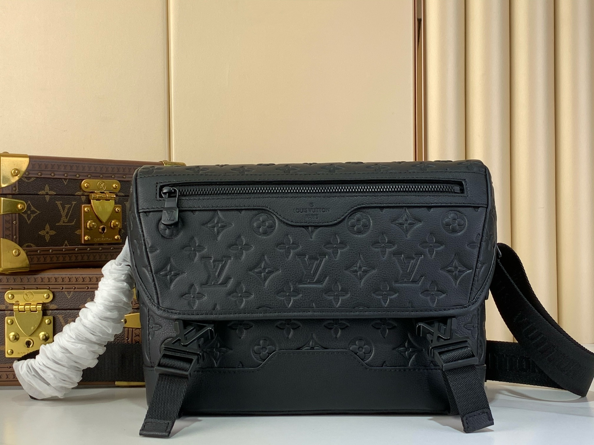 LV Style Black Leather Messenger Bag Lookbook Reference image 1