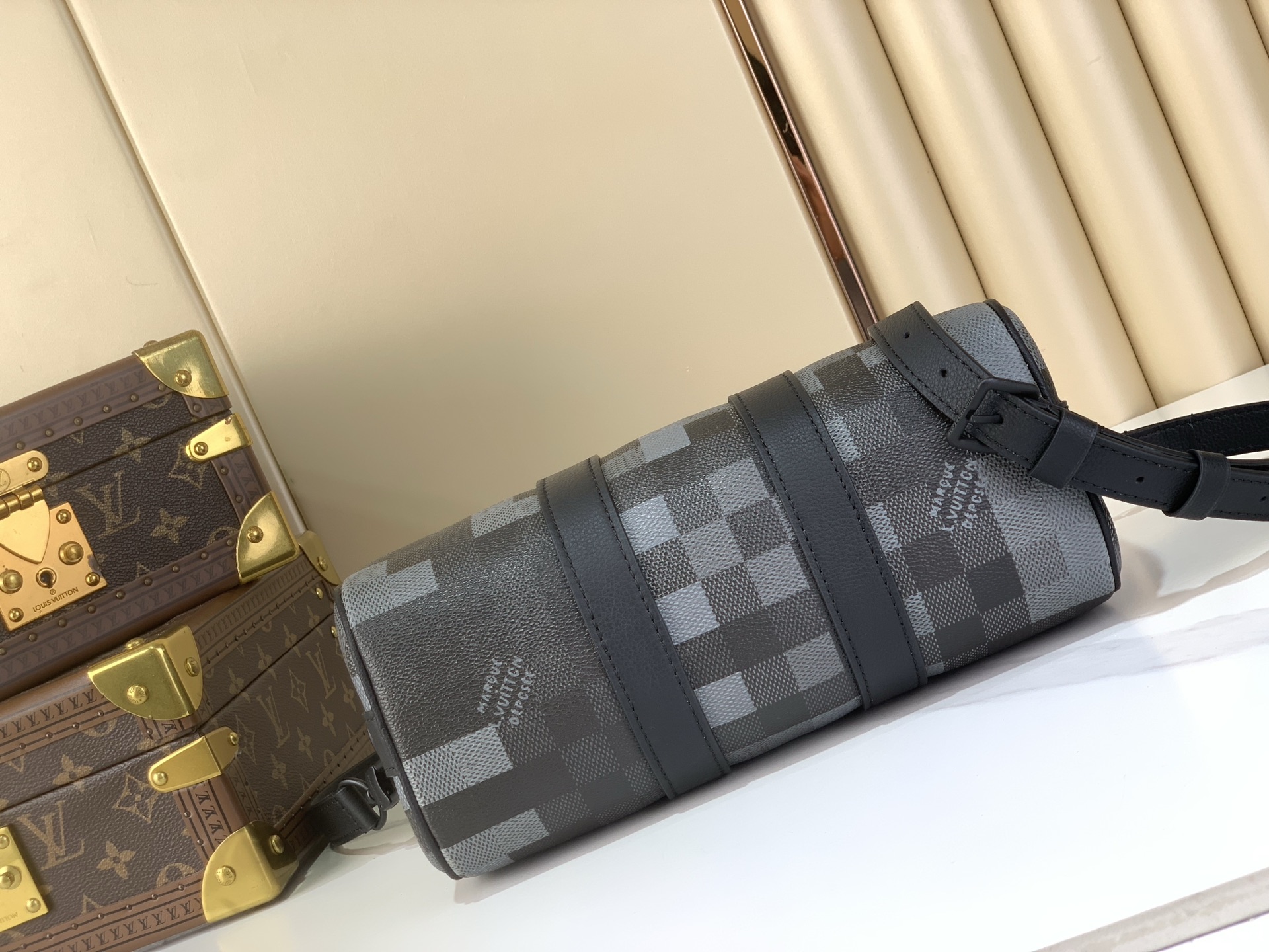 LV Style Black Canvas Travel Bag Bags Travel Bag detail image 4 from source 738375