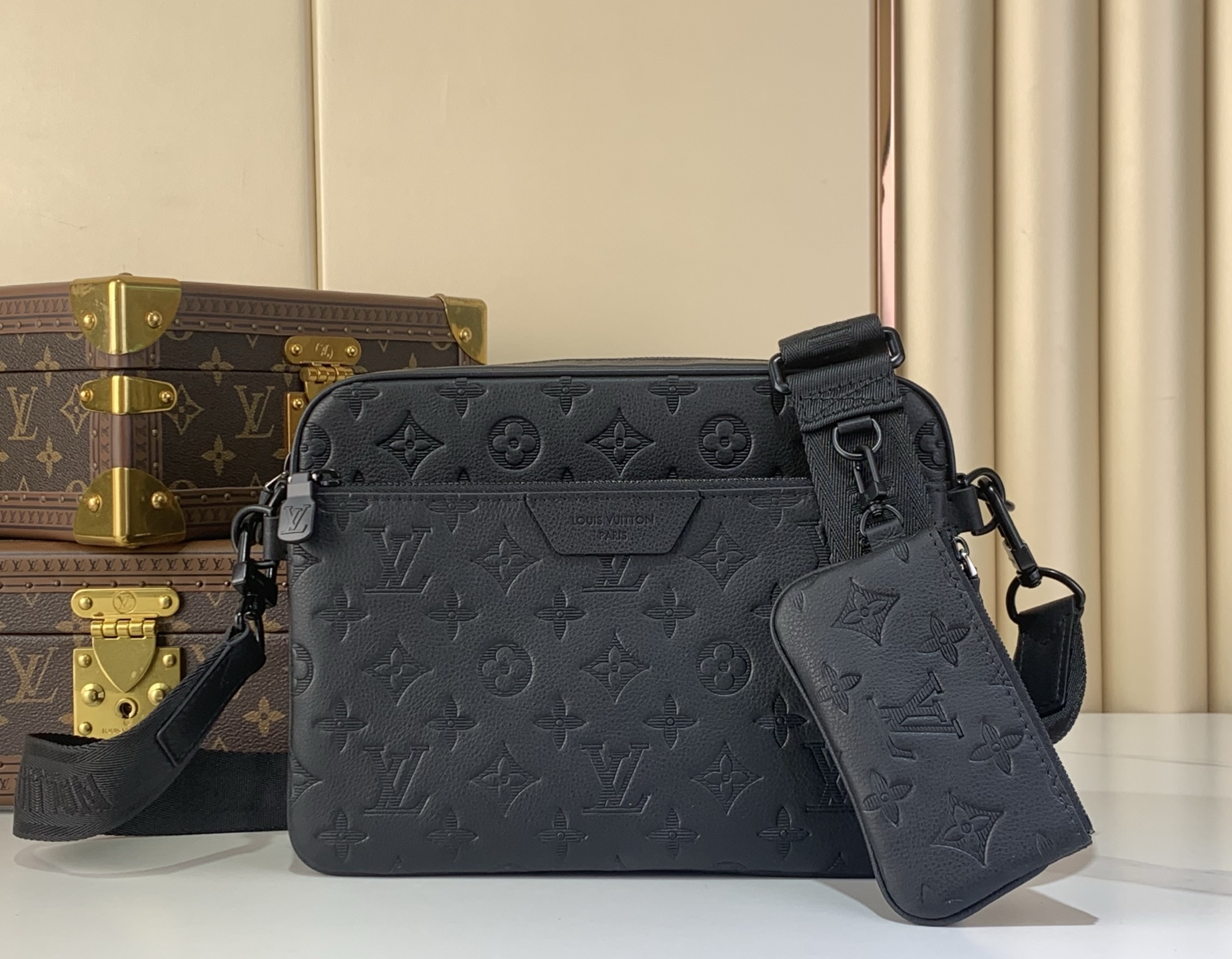 LV Style Black Leather Messenger Bag Lookbook Reference image 1