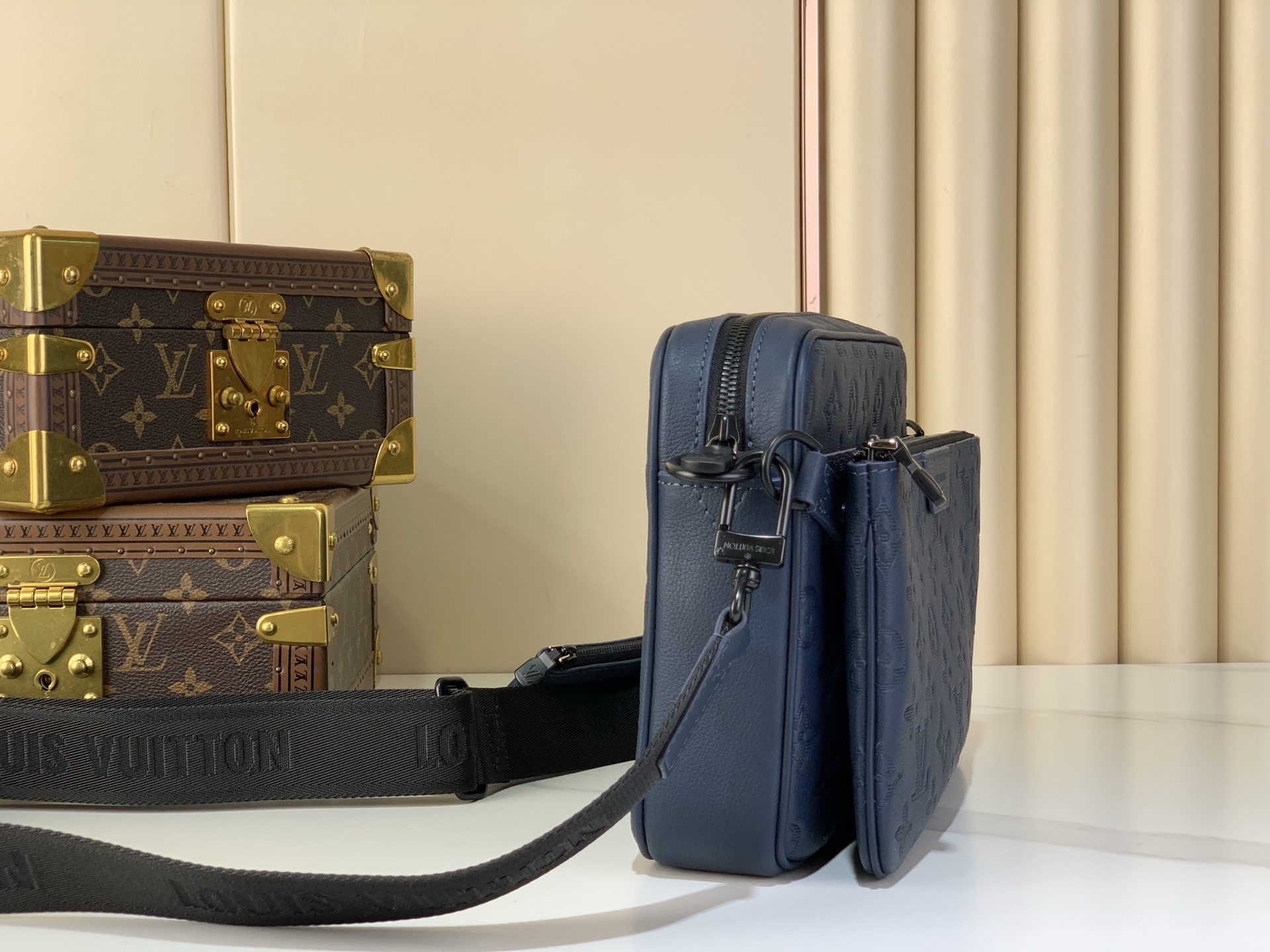 LV Style Beige Leather Messenger Bag Lookbook Reference image 2