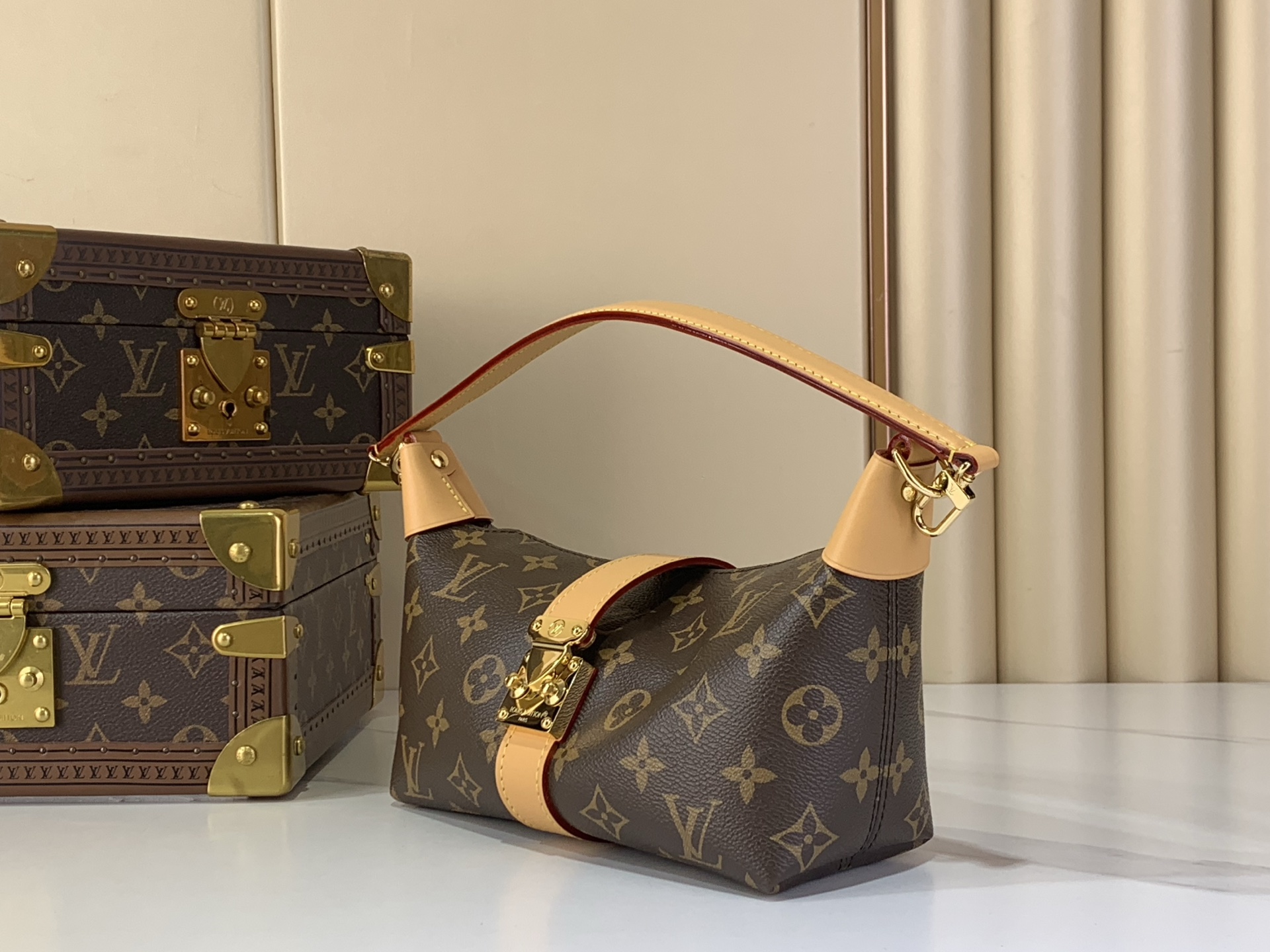 LV Style Beige Leather Clutch Lookbook Reference image 2