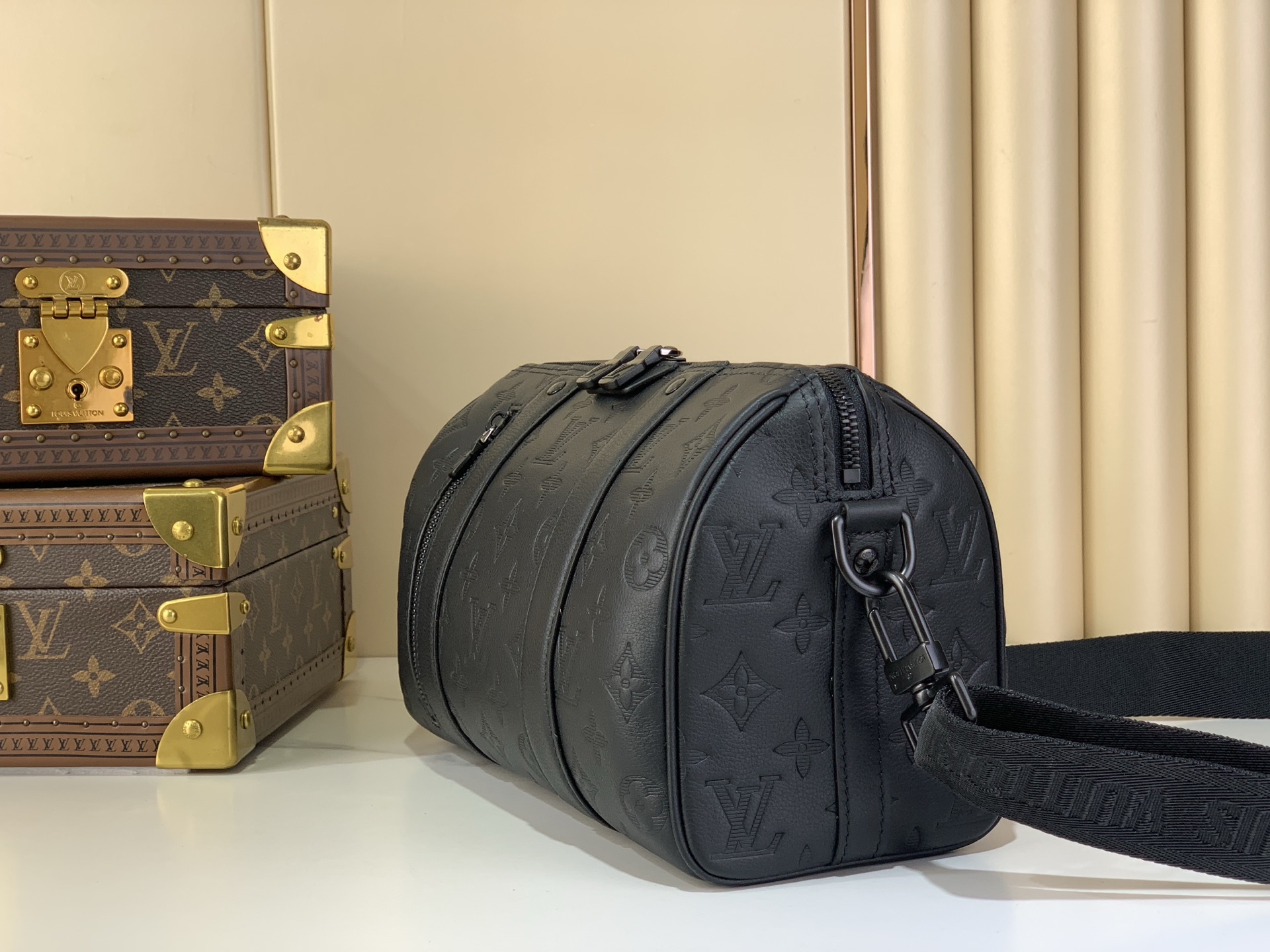LV Style Black Leather Travel Bag Lookbook Reference image 2