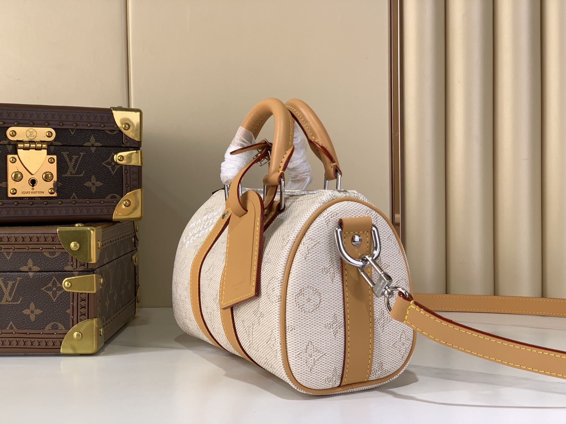 LV Style White Canvas Travel Bag Lookbook Reference image 2