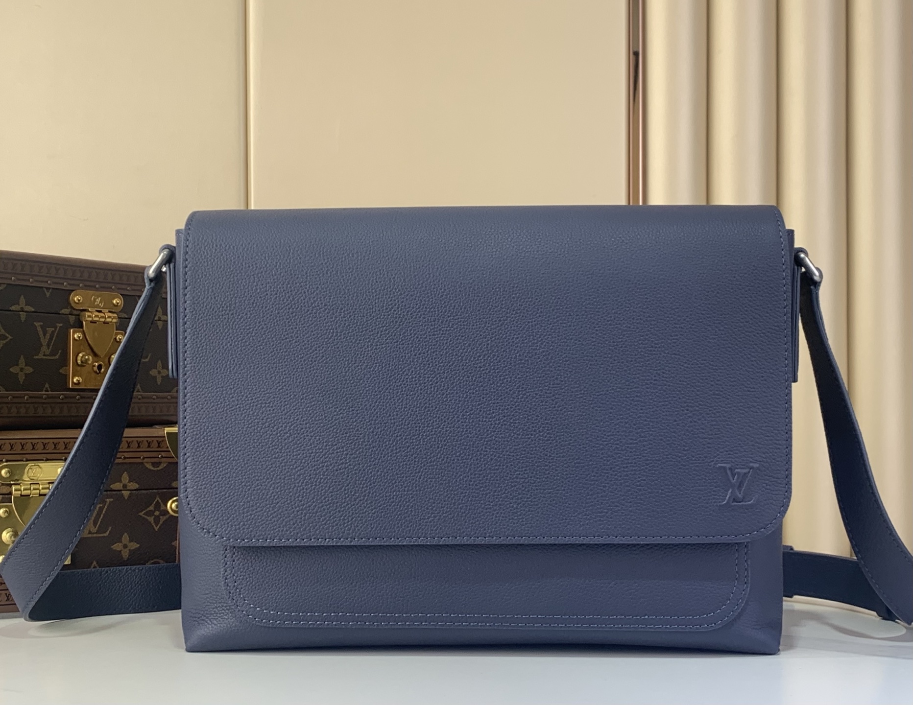 LV Style Beige Leather Messenger Bag Lookbook Reference image 1