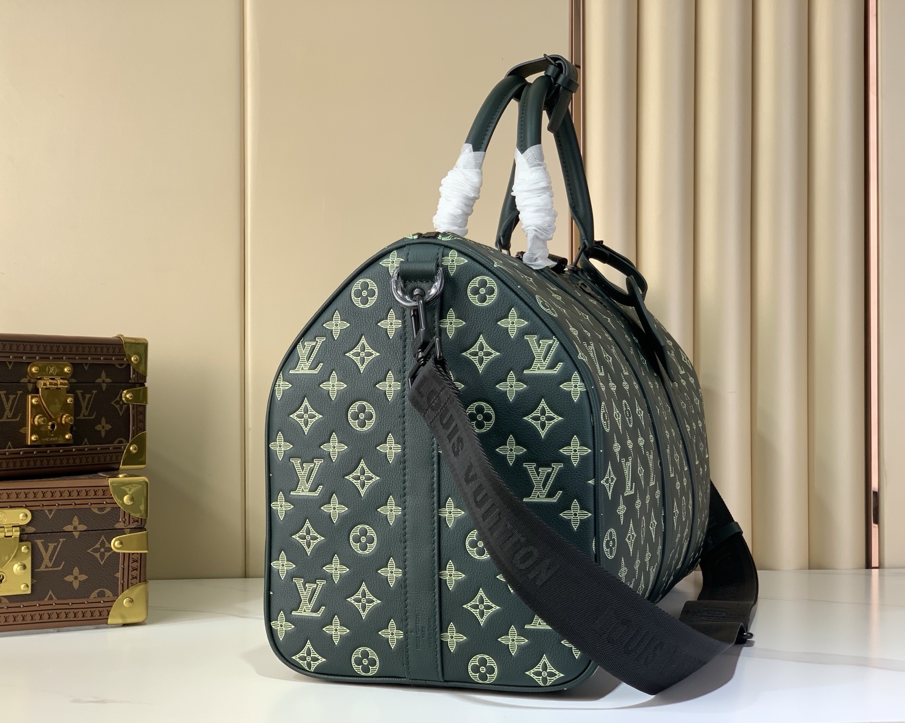 LV Style Beige Leather Travel Bag Lookbook Reference image 2