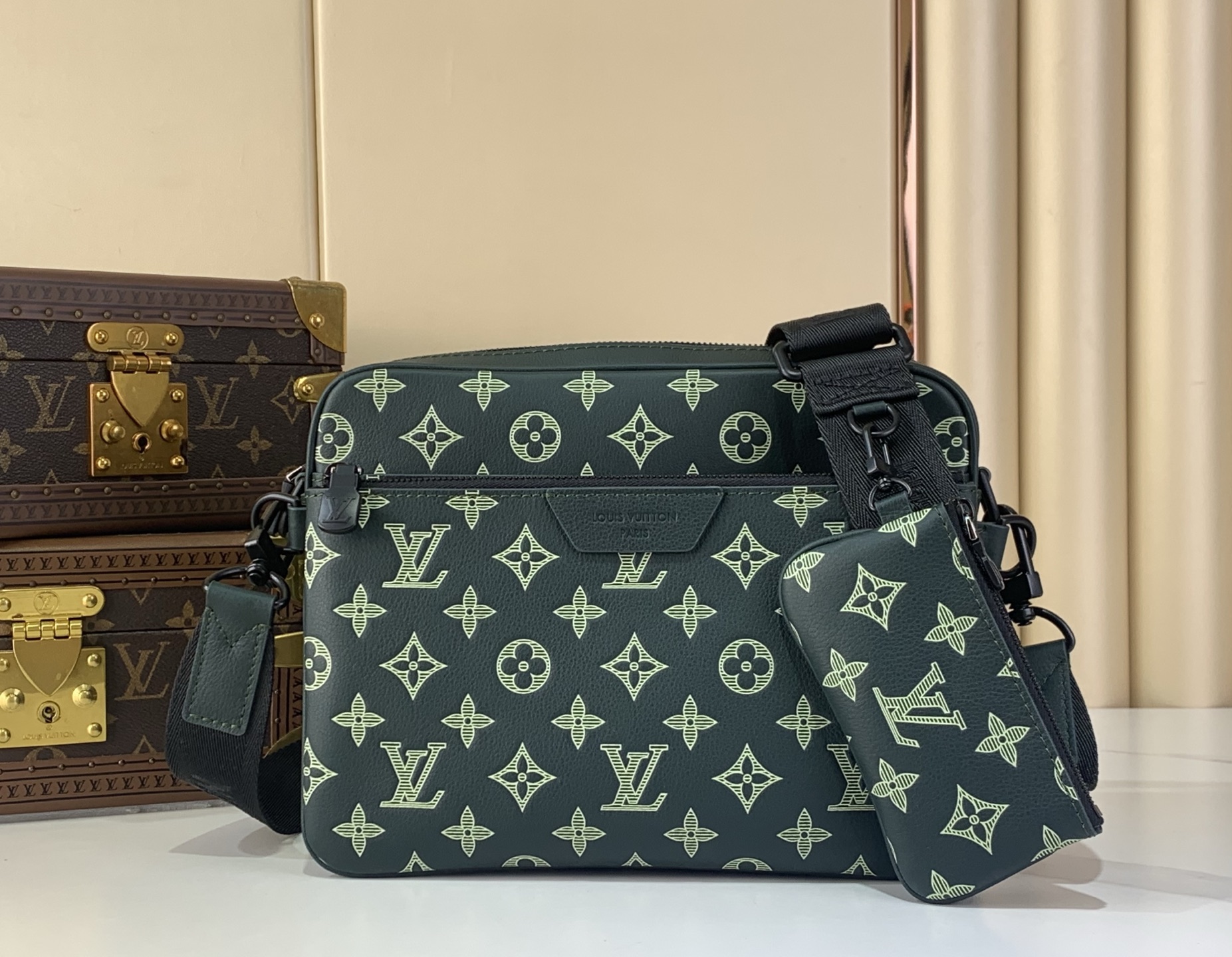 LV Style Black Leather Messenger Bag Lookbook Reference image 1