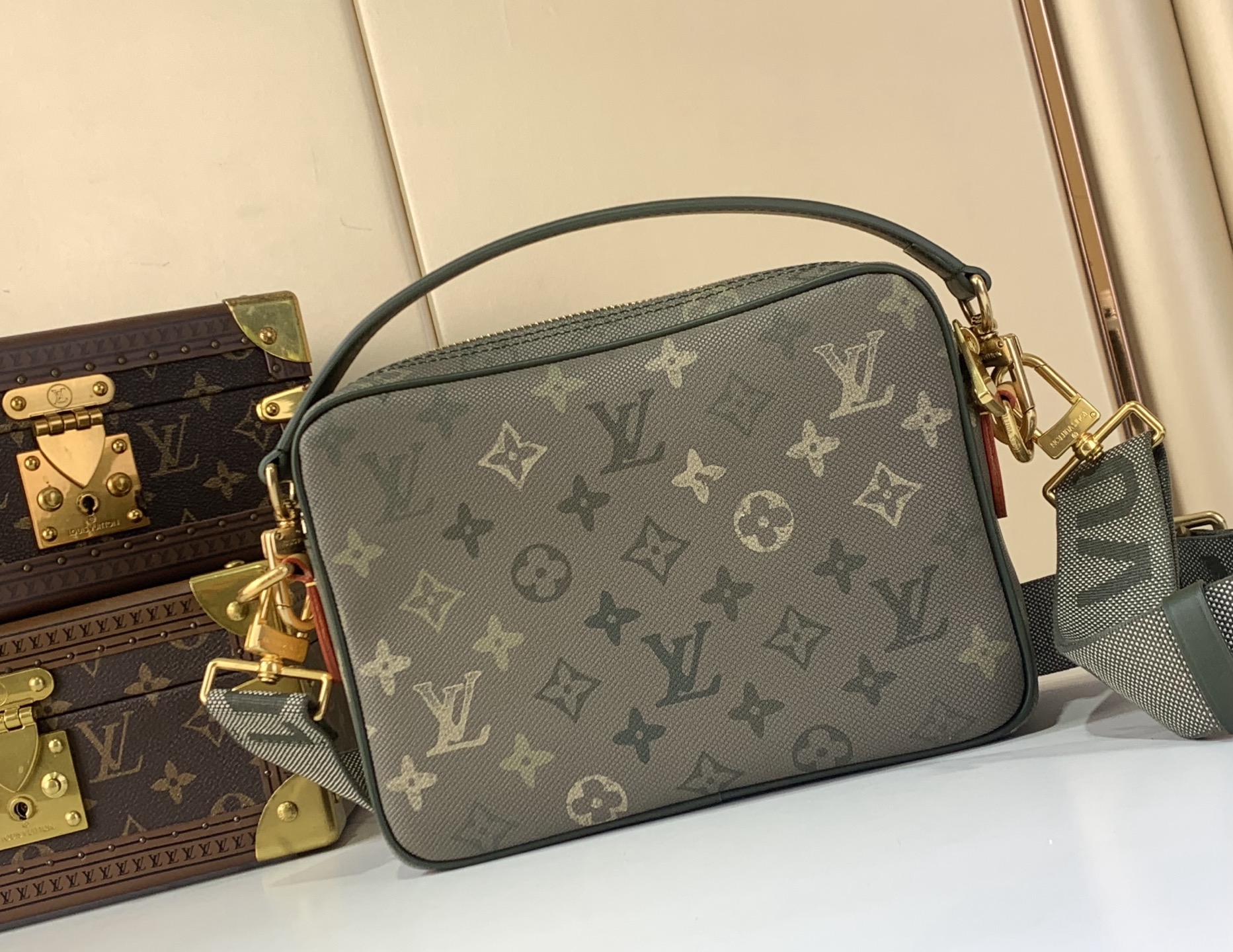 LV Style Beige Leather Top Handle Bag style reference detail image 3 from source 759910