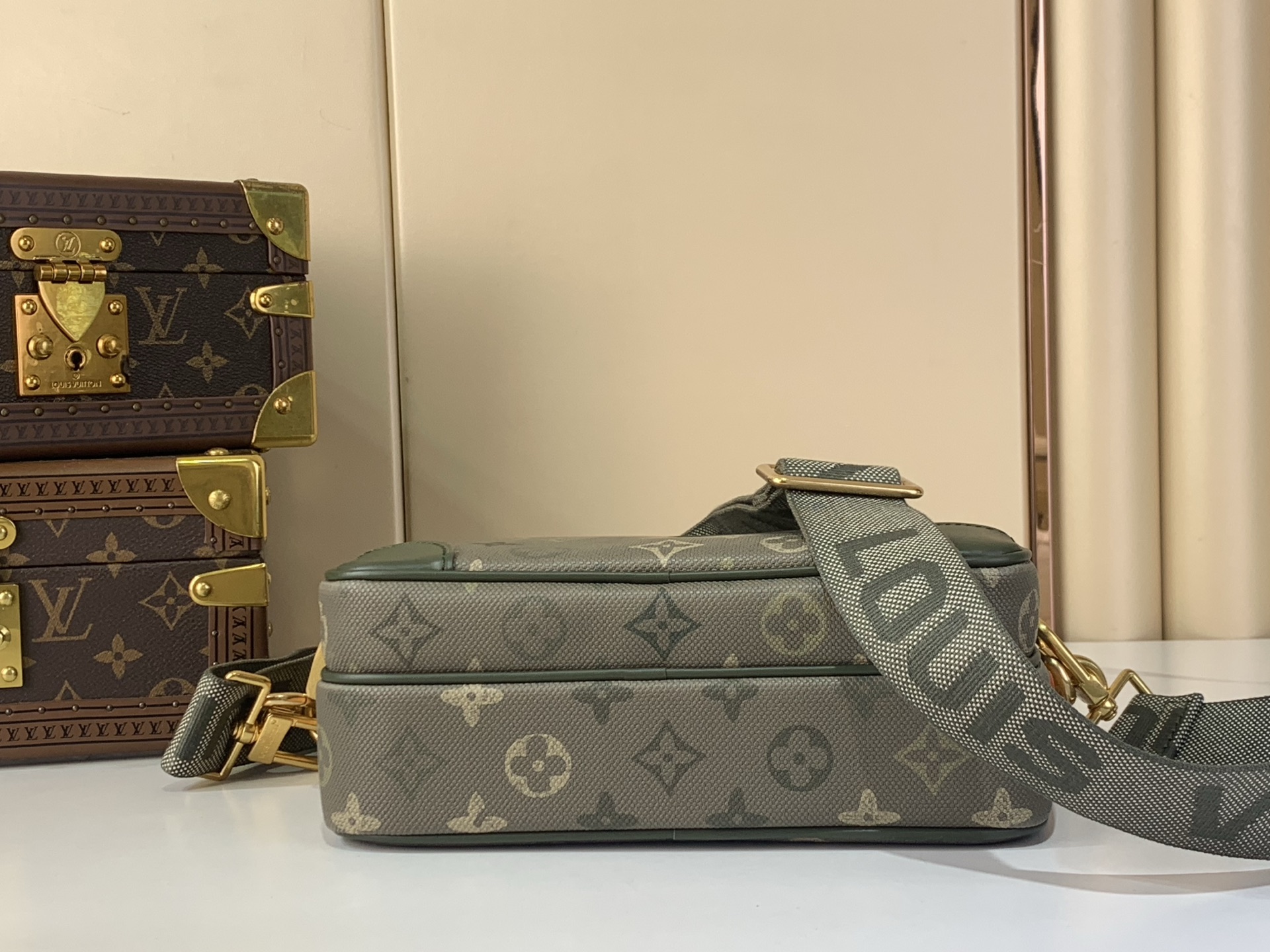 LV Style Beige Leather Top Handle Bag style reference detail image 4 from source 759910